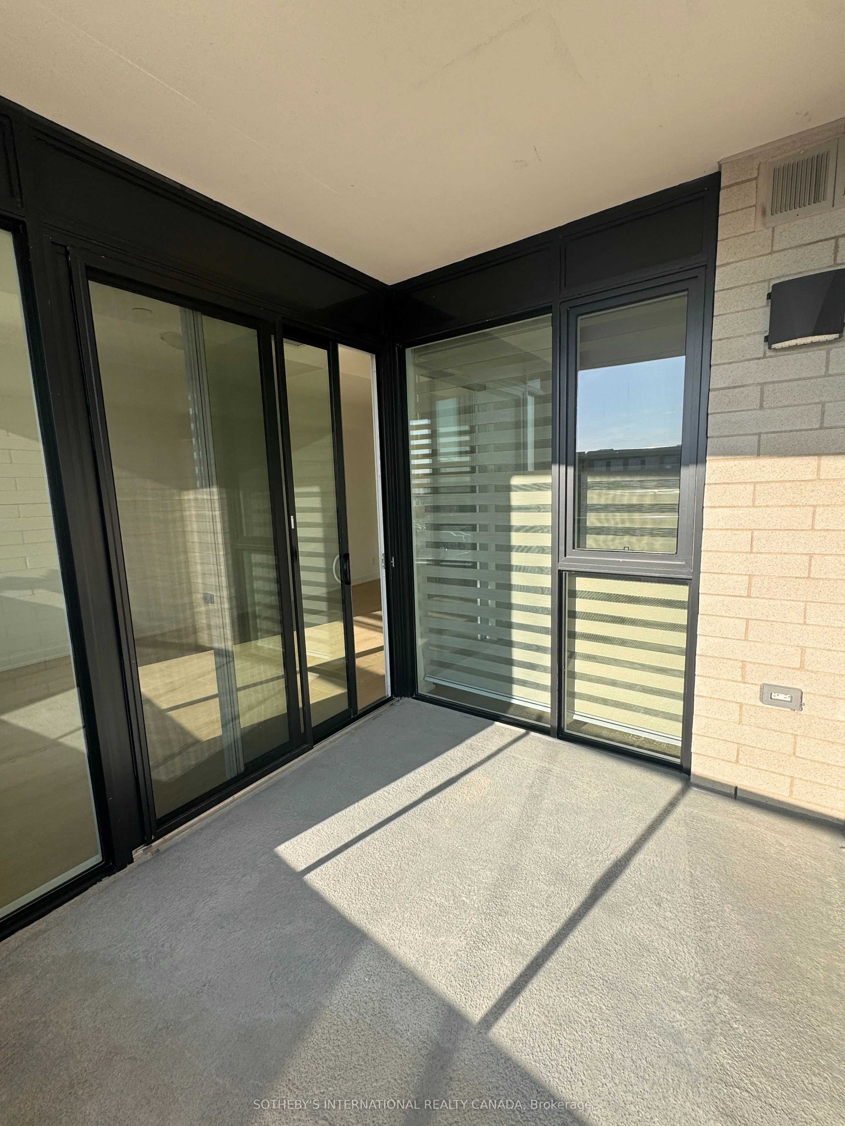 31 Huron Street W, #218