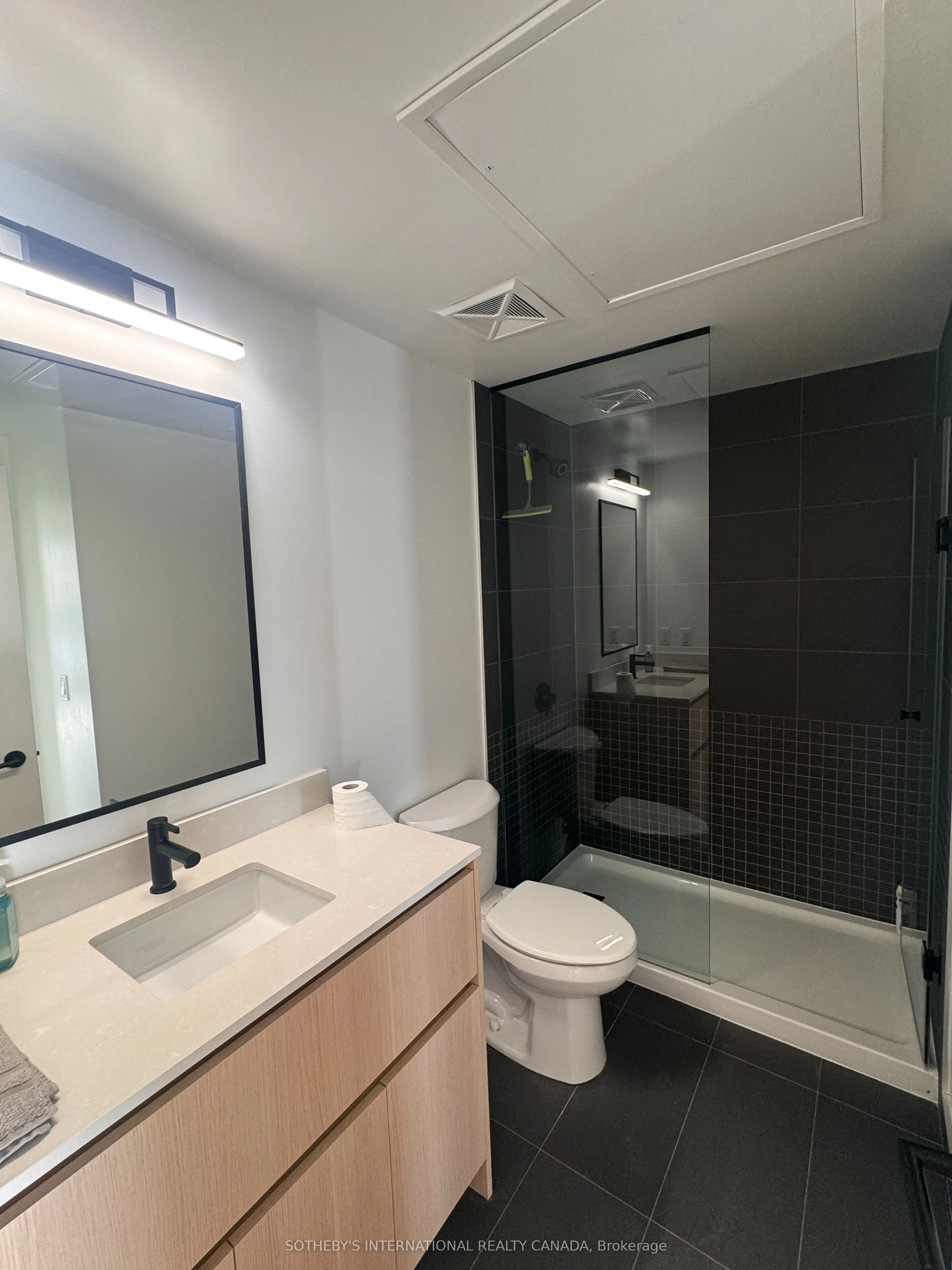 31 Huron Street W, #218