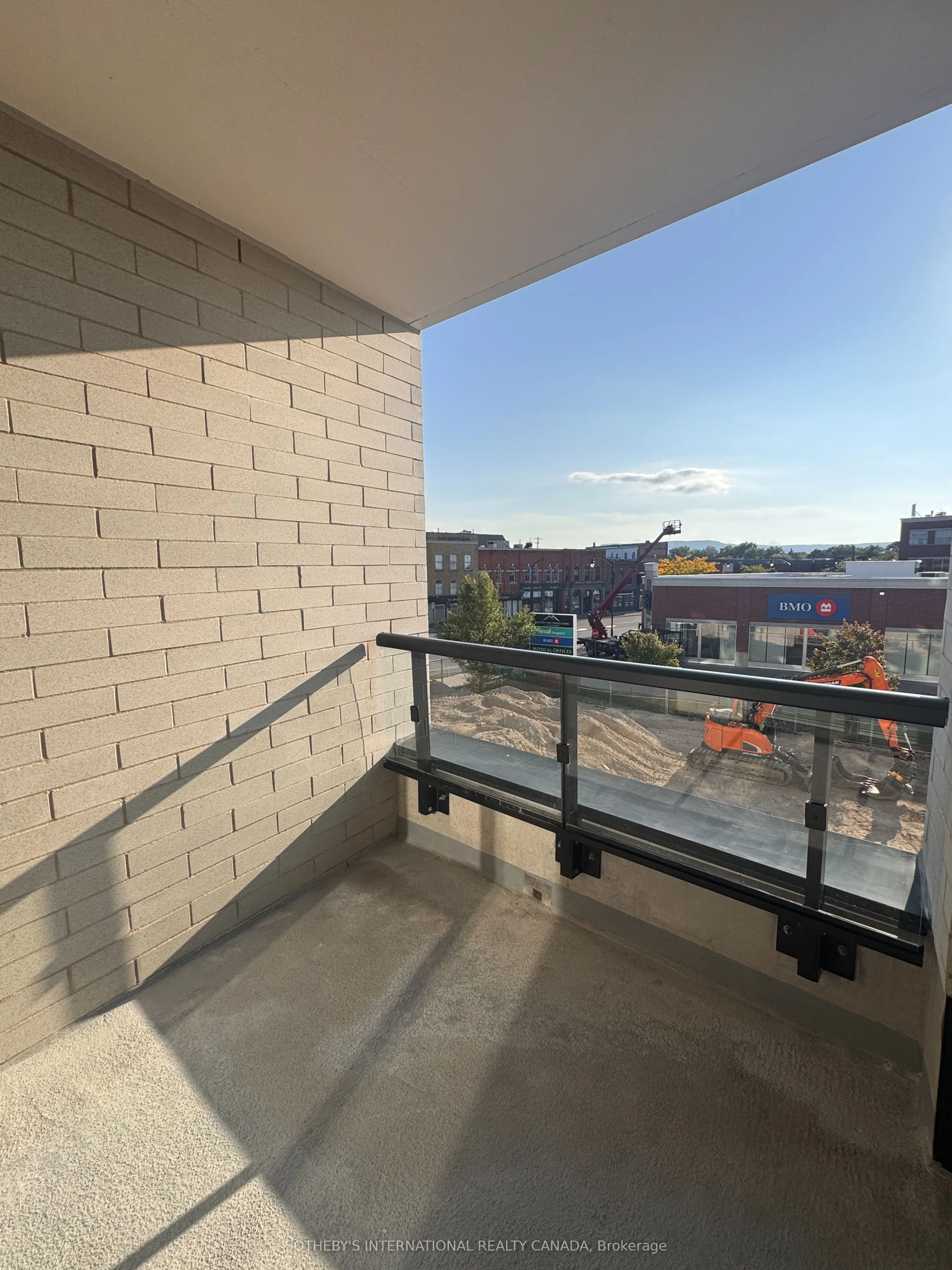 31 Huron Street W, #218