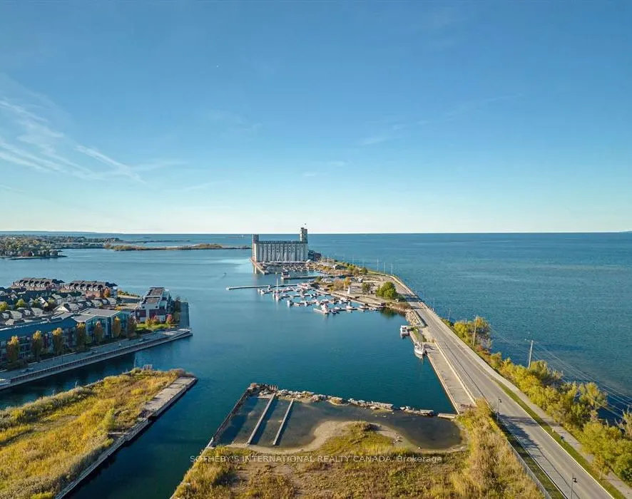 31 Huron Street W, #218