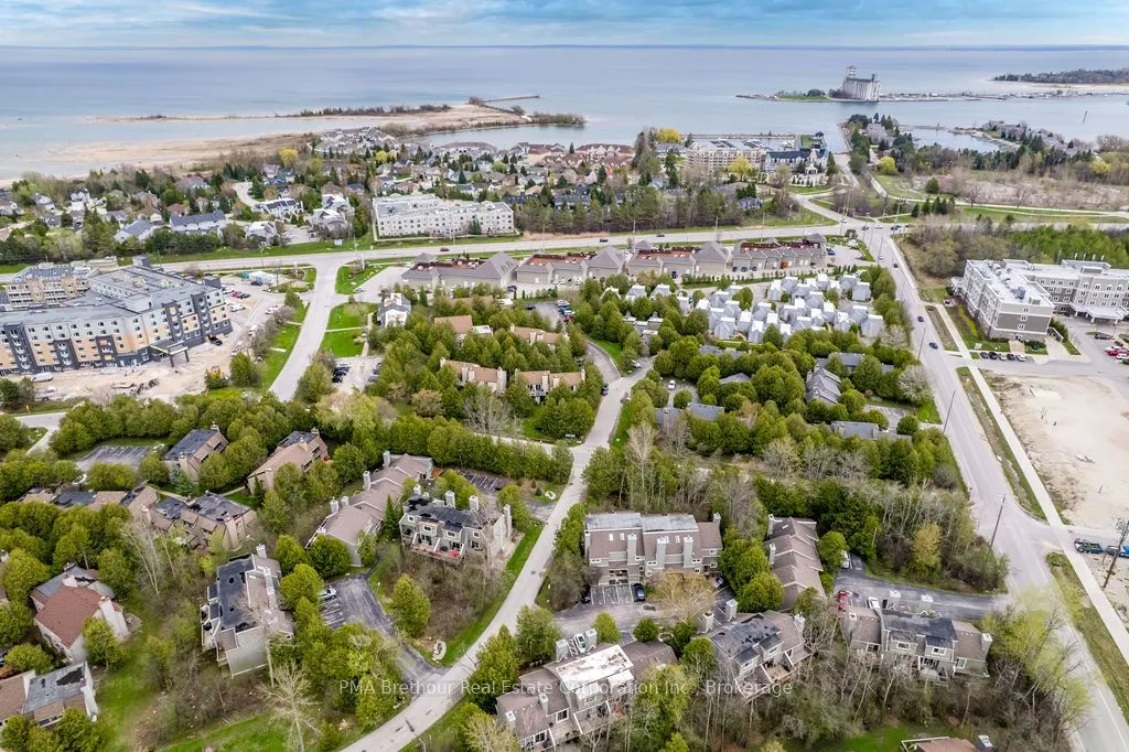 214 Escarpment Crescent, #32