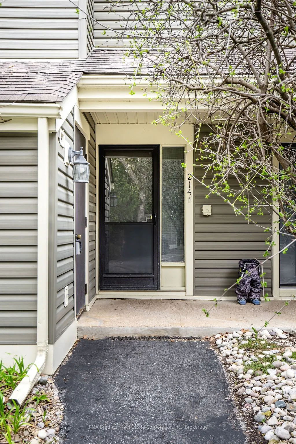 214 Escarpment Crescent, #32