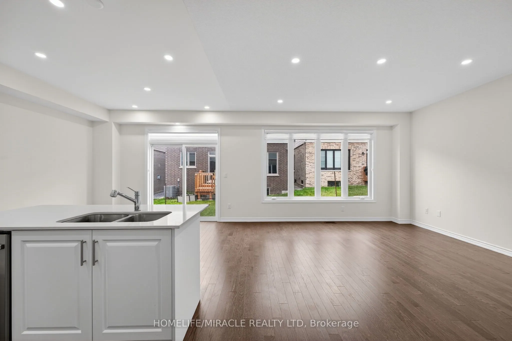 11 Phoenix Boulevard