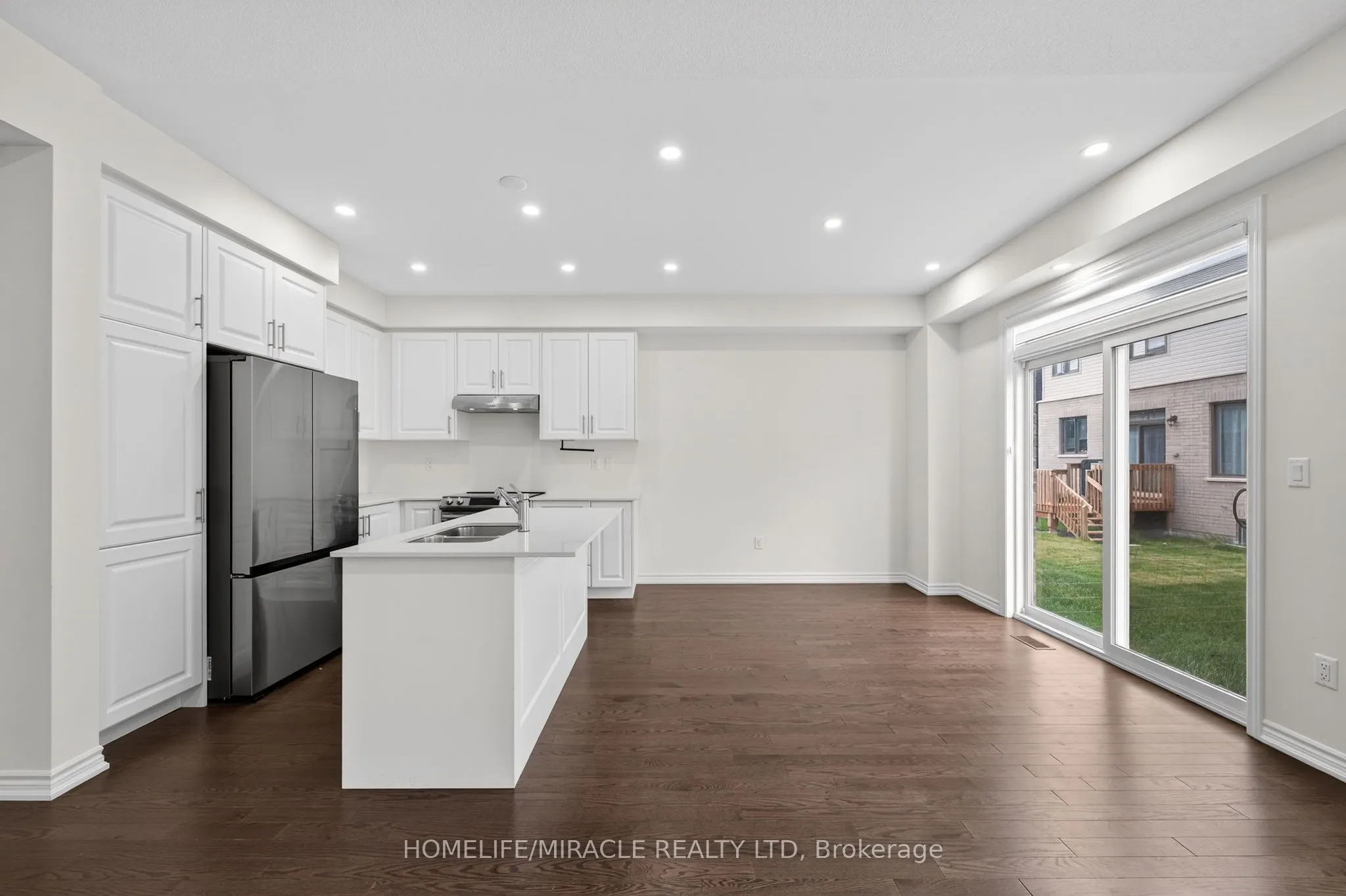 11 Phoenix Boulevard