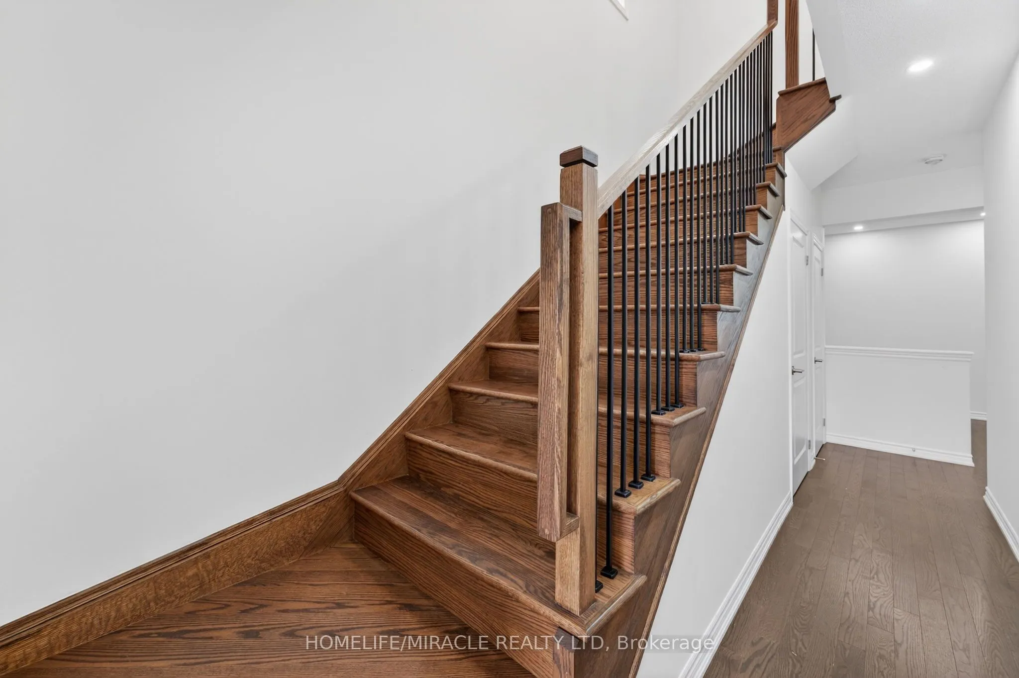 11 Phoenix Boulevard