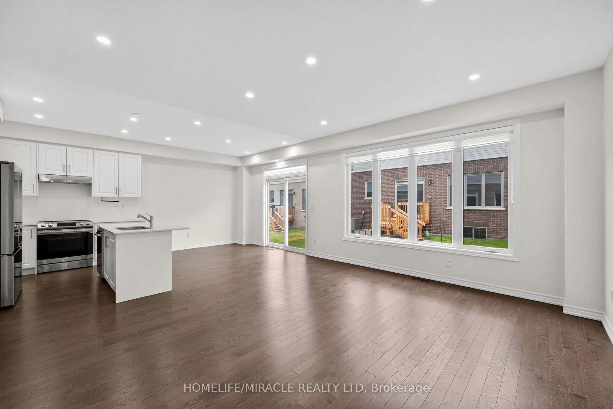 11 Phoenix Boulevard