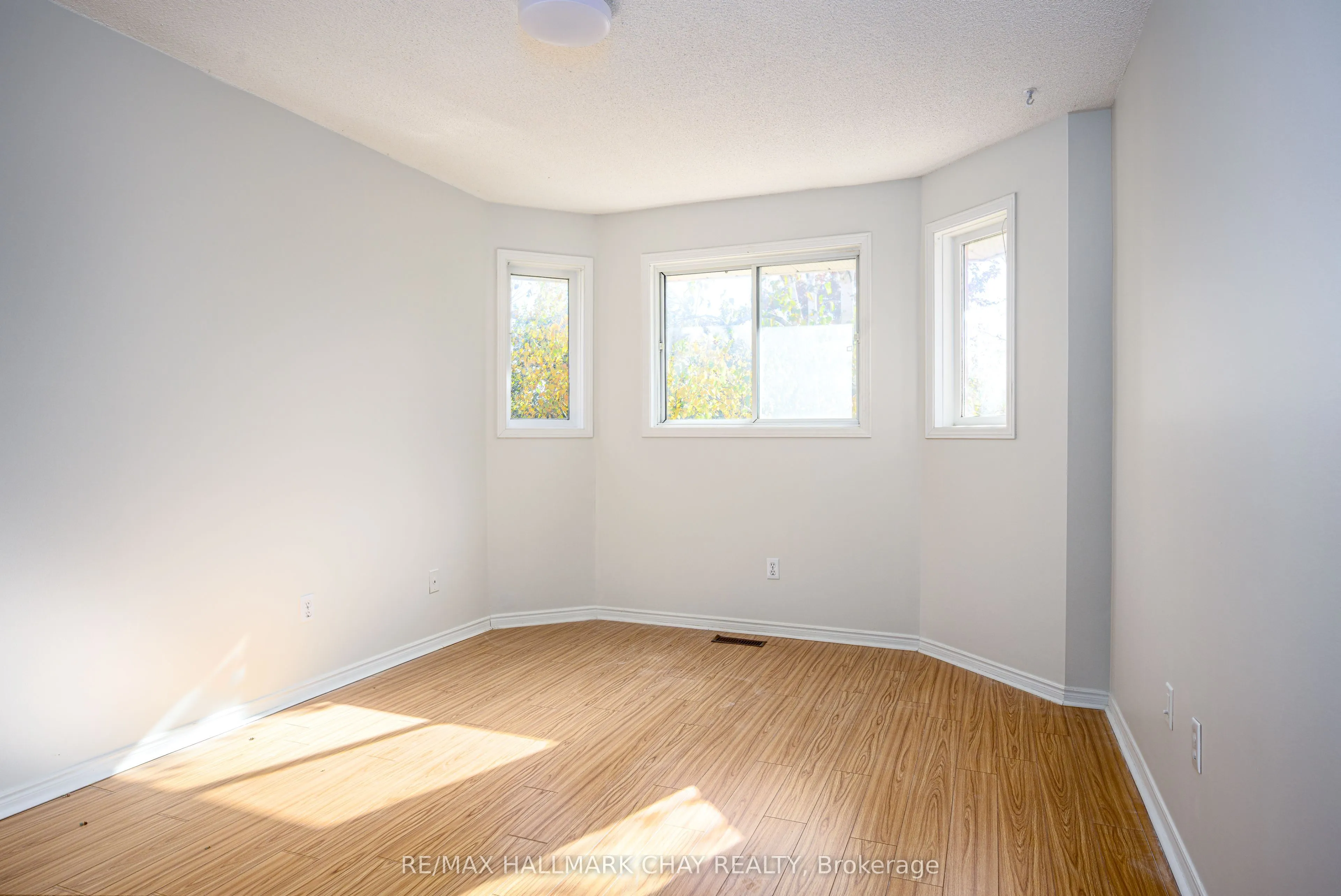 197 Livingstone Street W