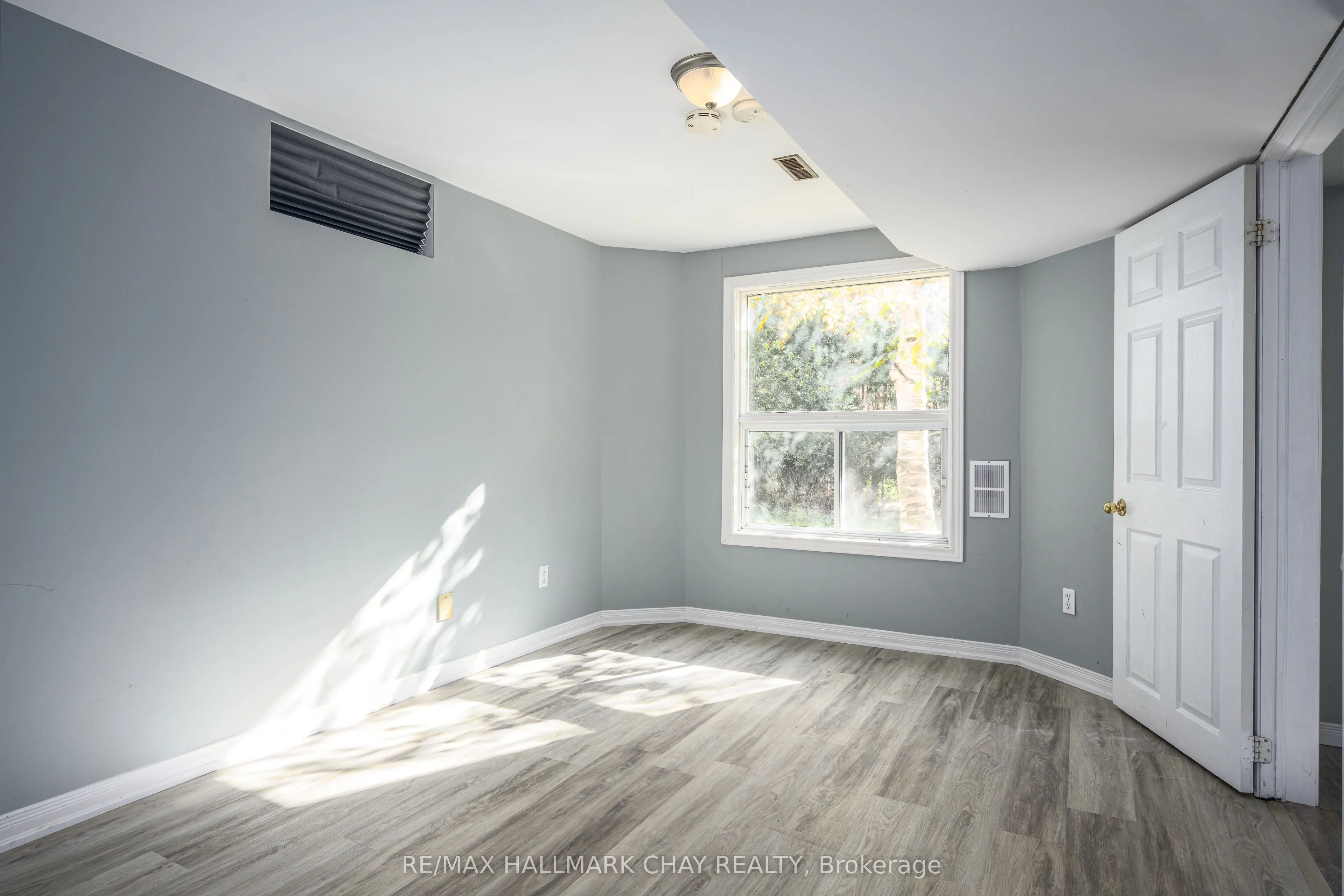 197 Livingstone Street W