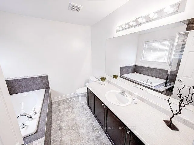 100 Sun King Crescent