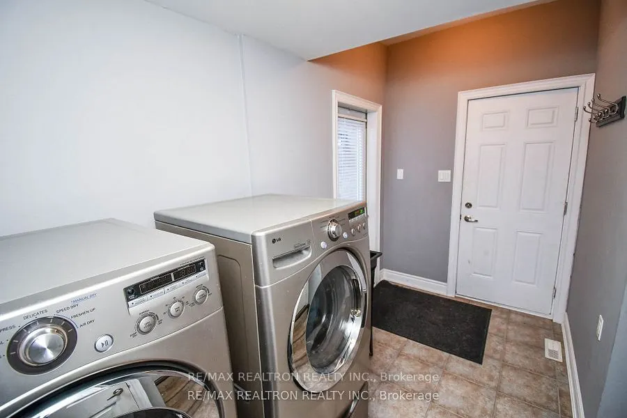 100 Sun King Crescent