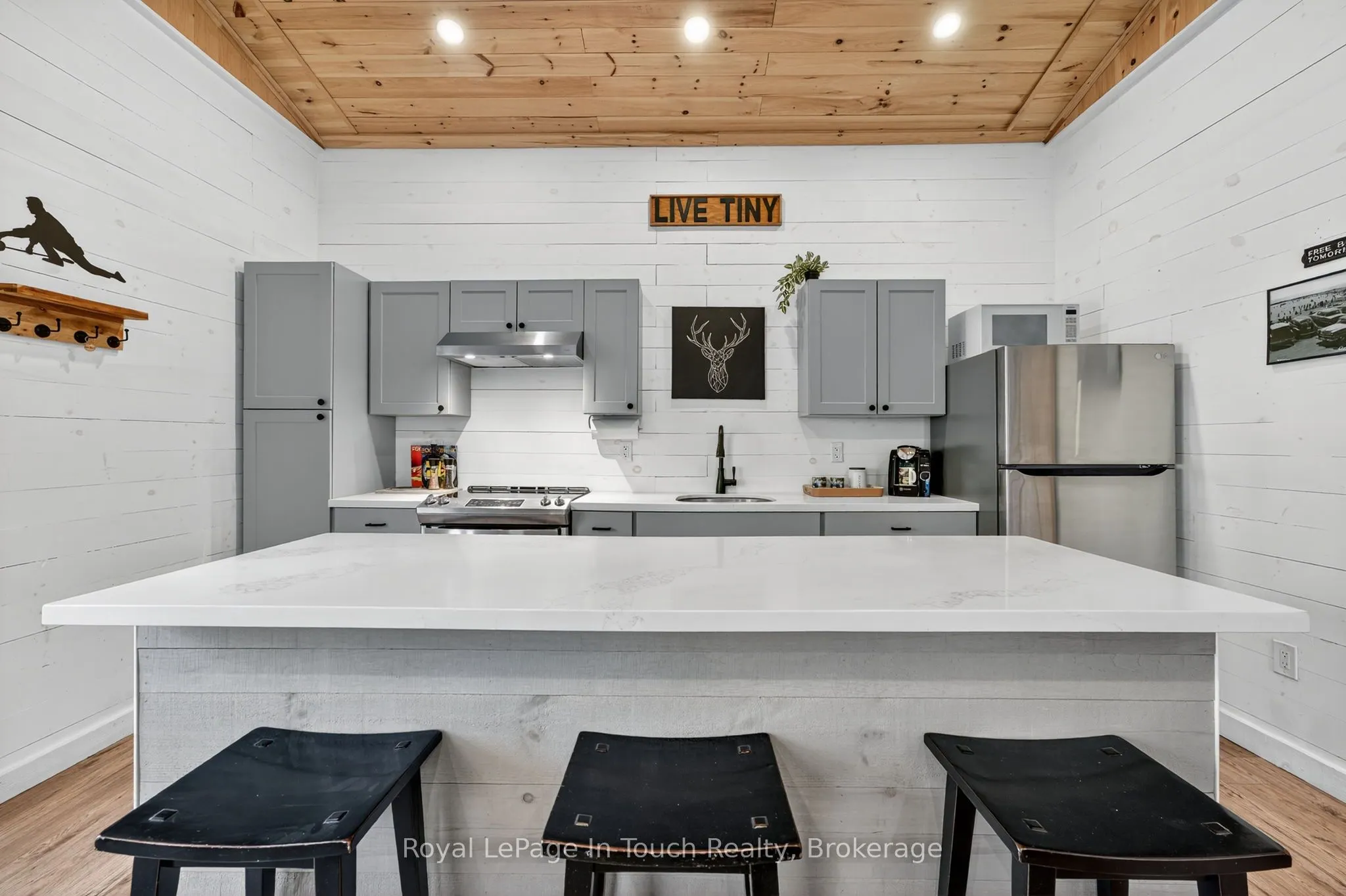 302 Concession 11 Road W