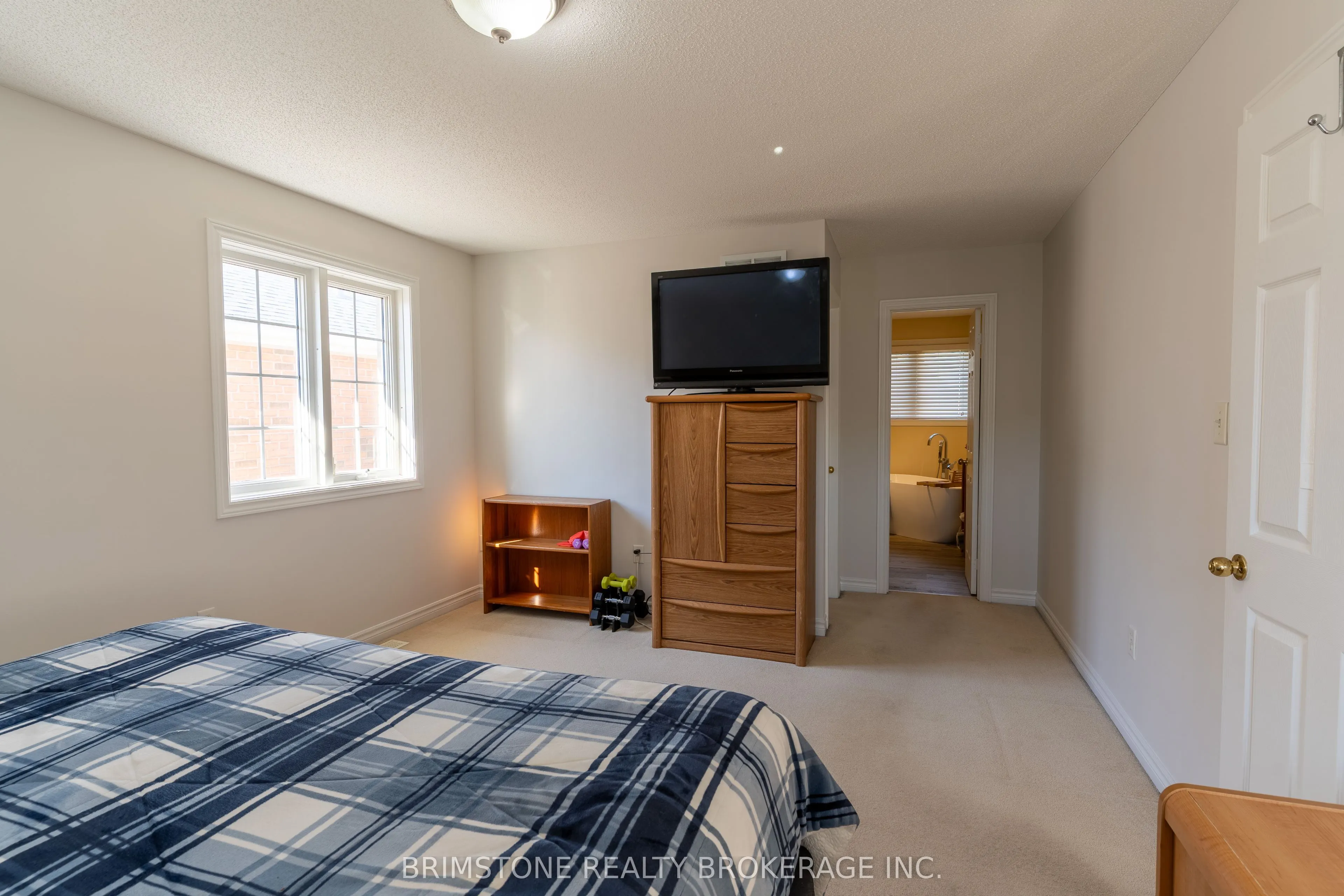 6 Silvercreek Crescent