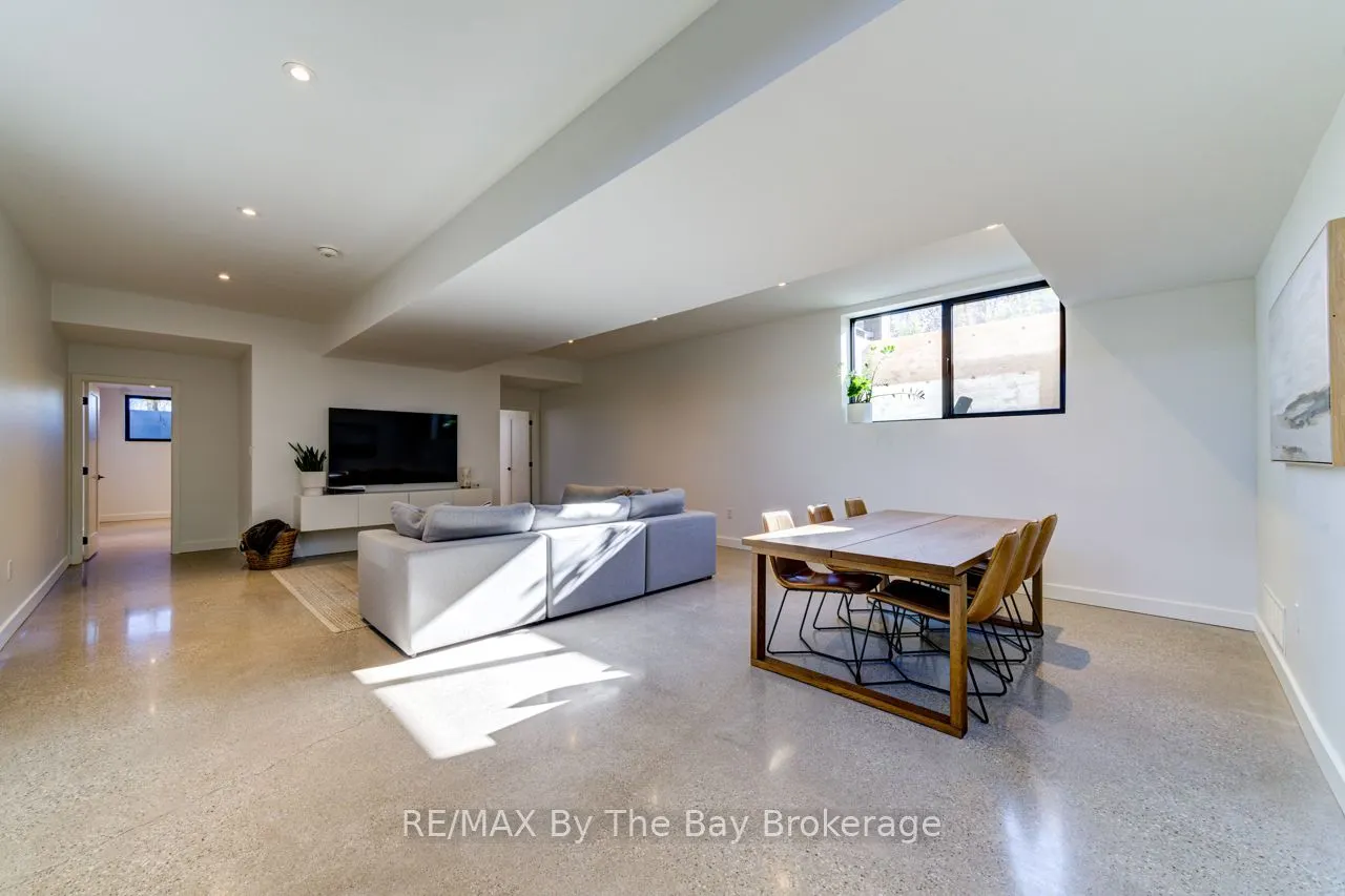 18 Raintree Court
