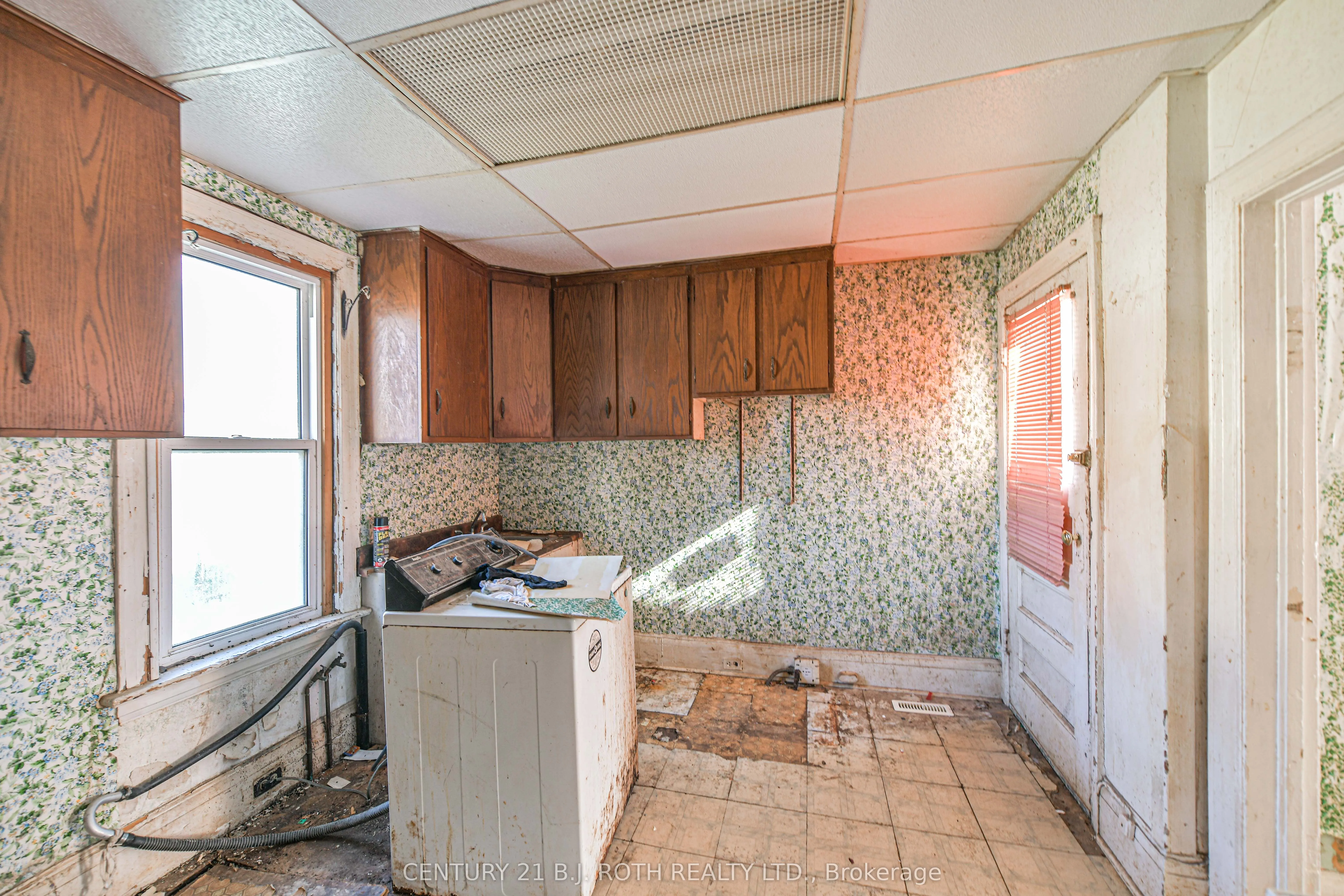 136 Coldwater Road W