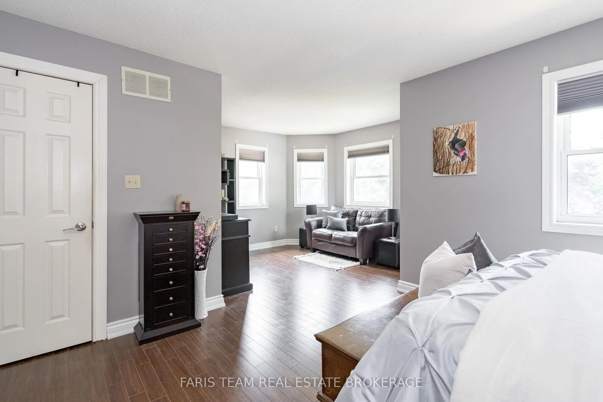 142 Livingstone Street W