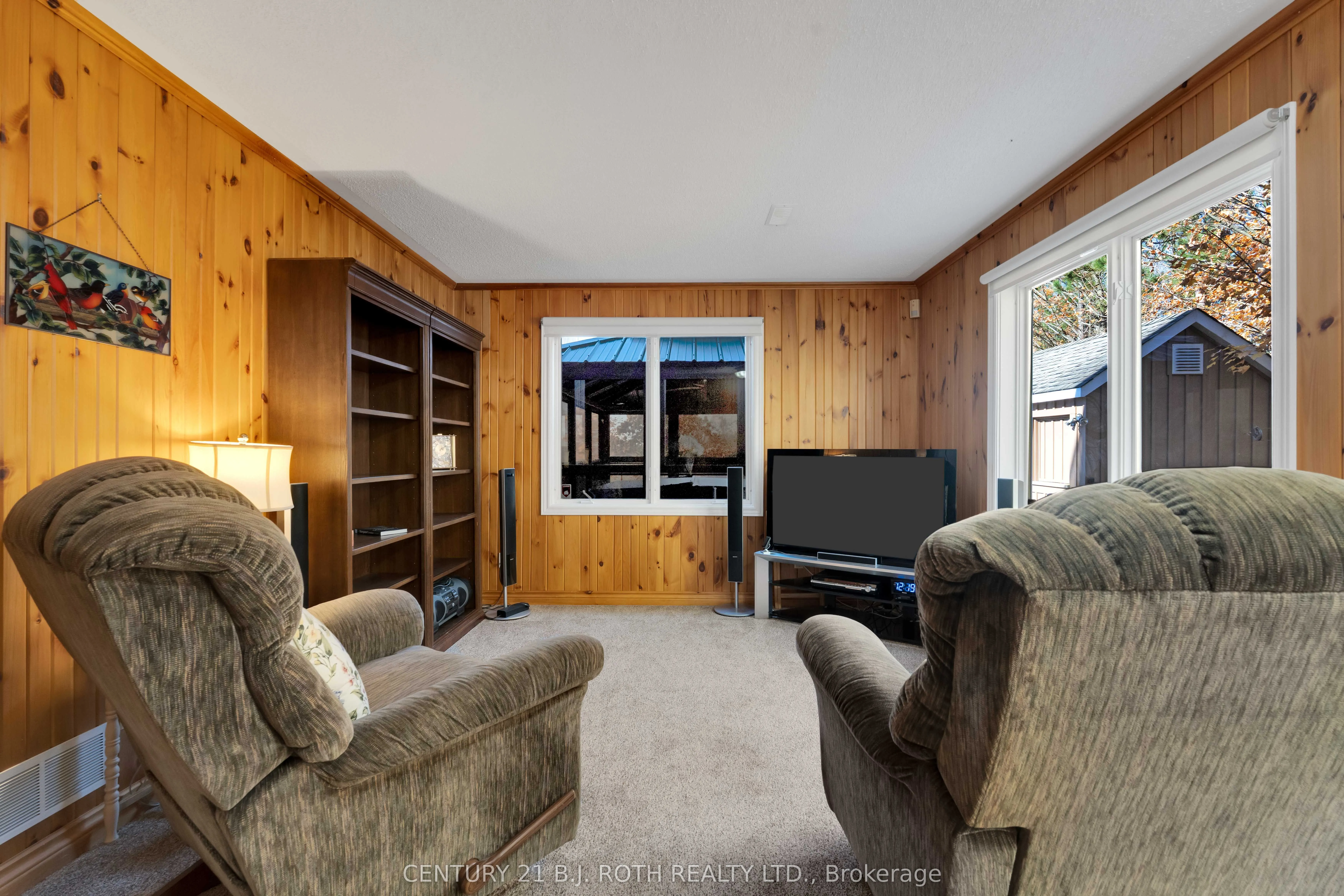 646 MOONSTONE RD W Road