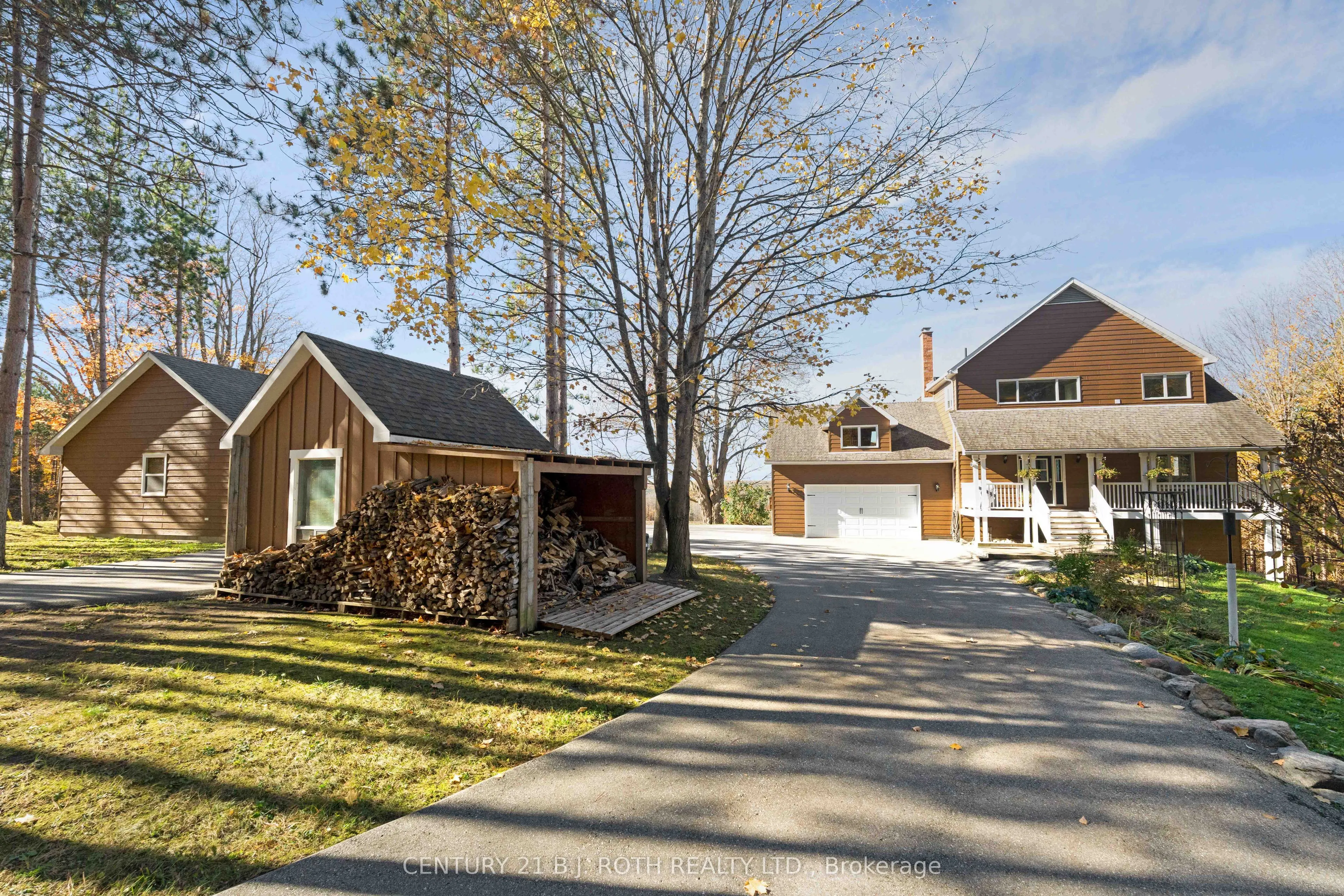 646 MOONSTONE RD W Road