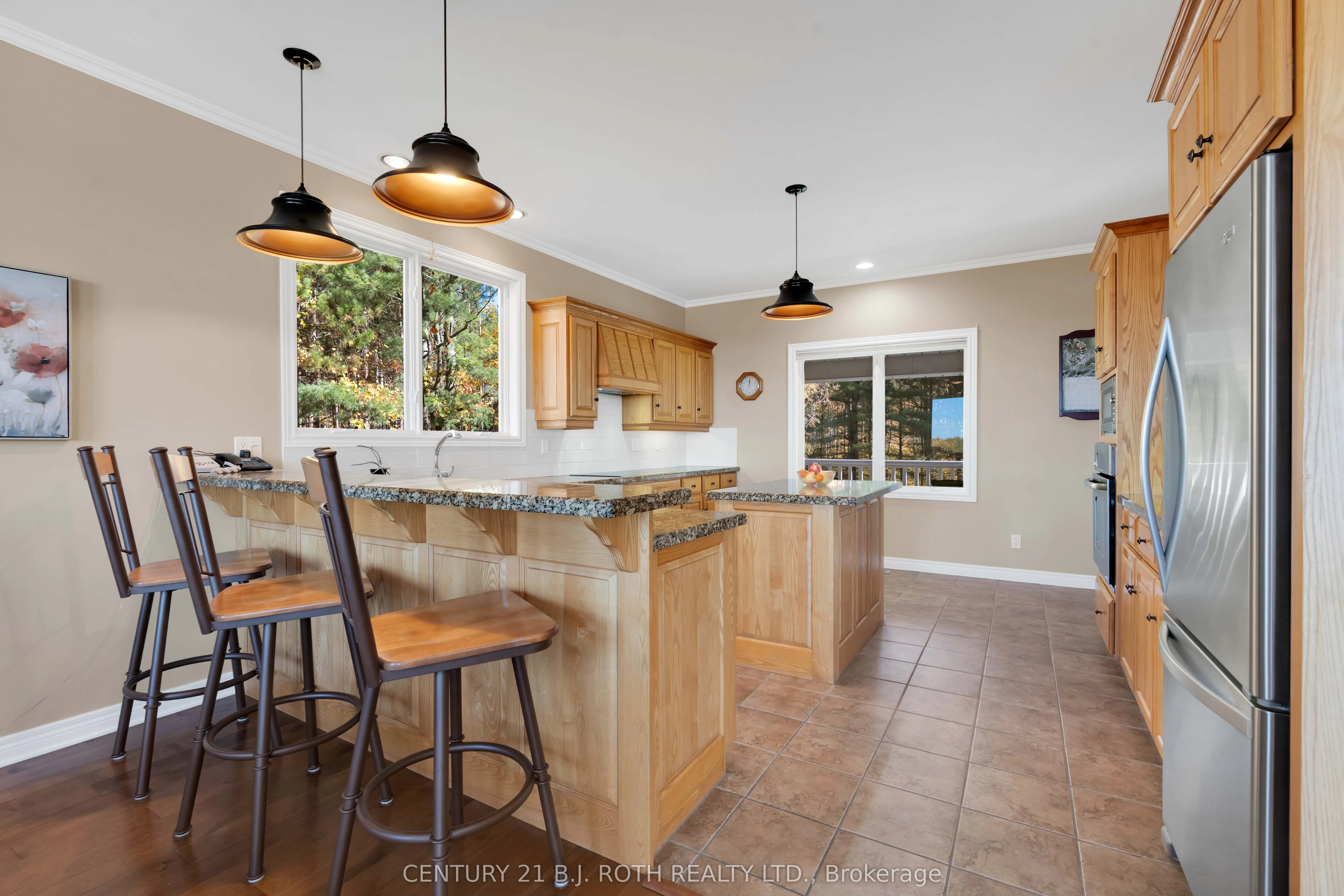 646 MOONSTONE RD W Road