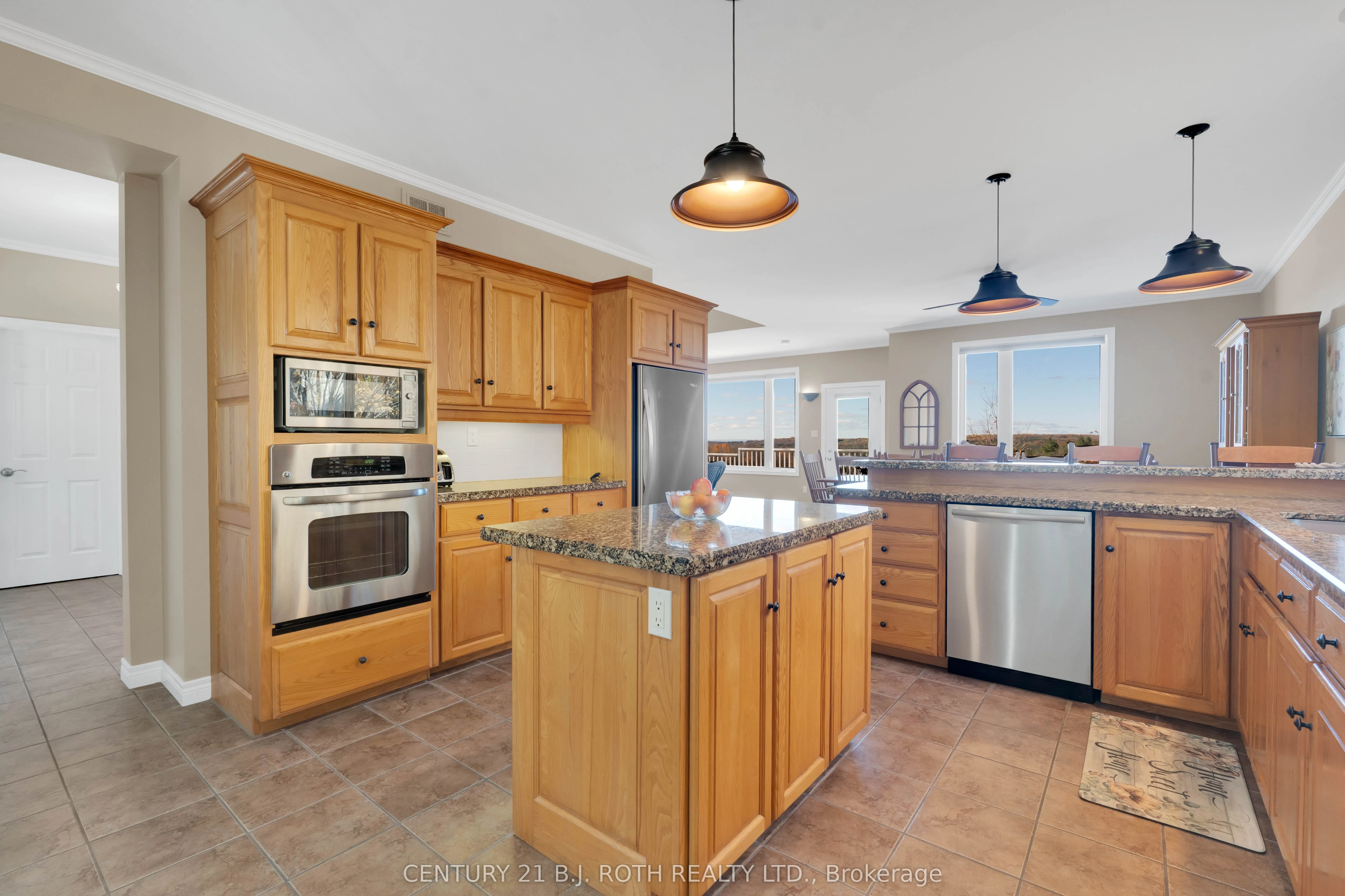 646 MOONSTONE RD W Road