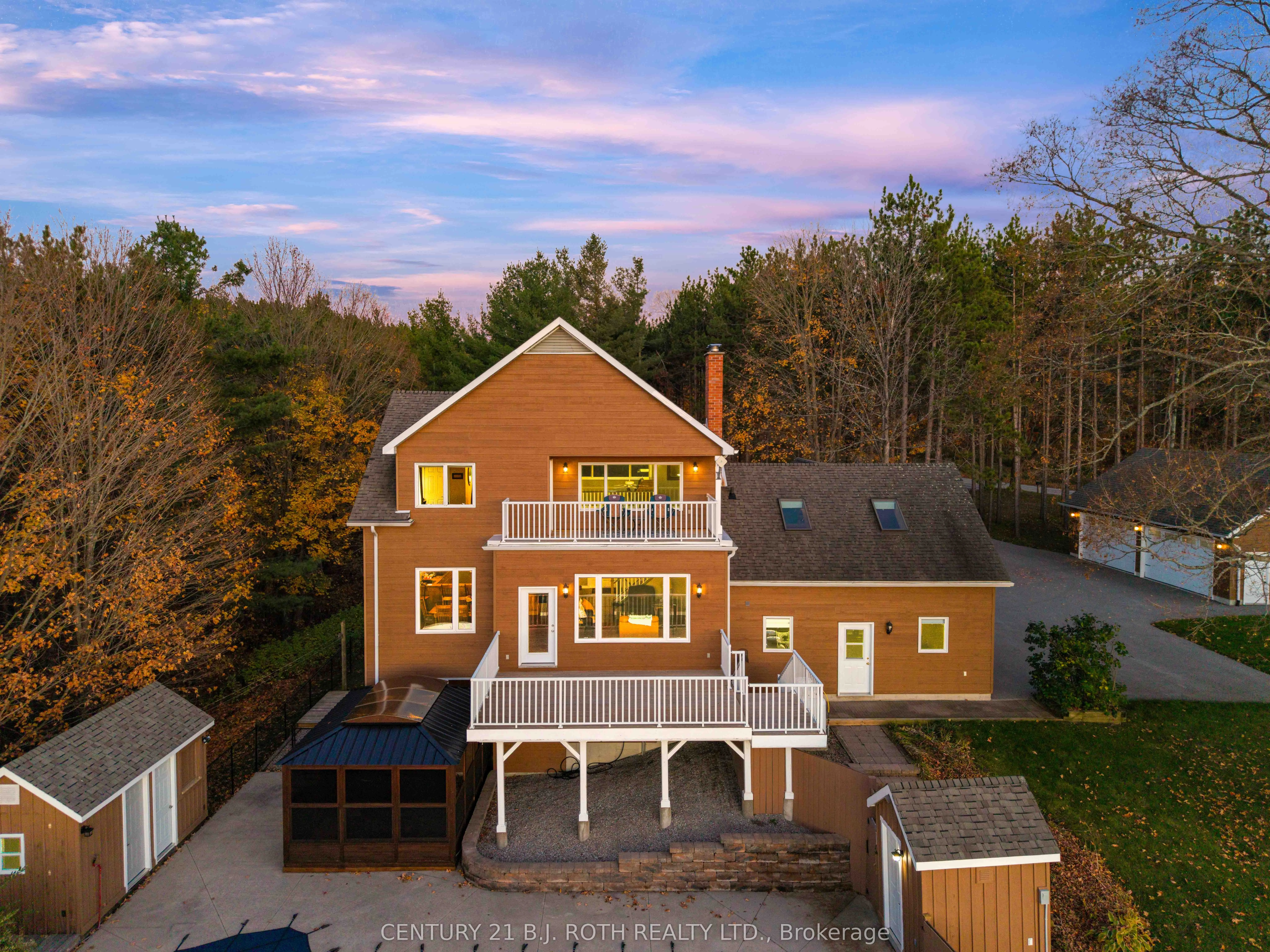 646 MOONSTONE RD W Road