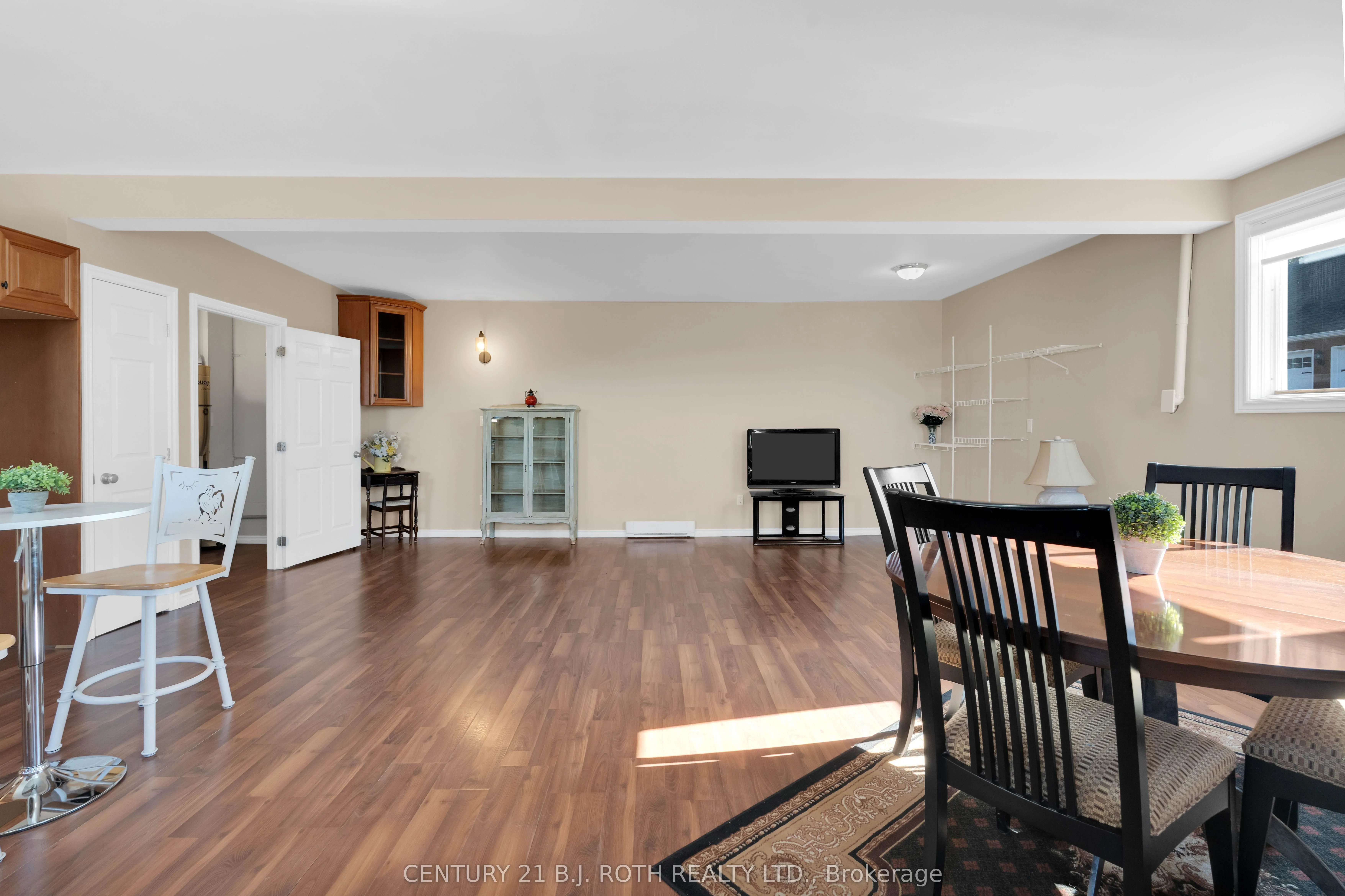 646 MOONSTONE RD W Road