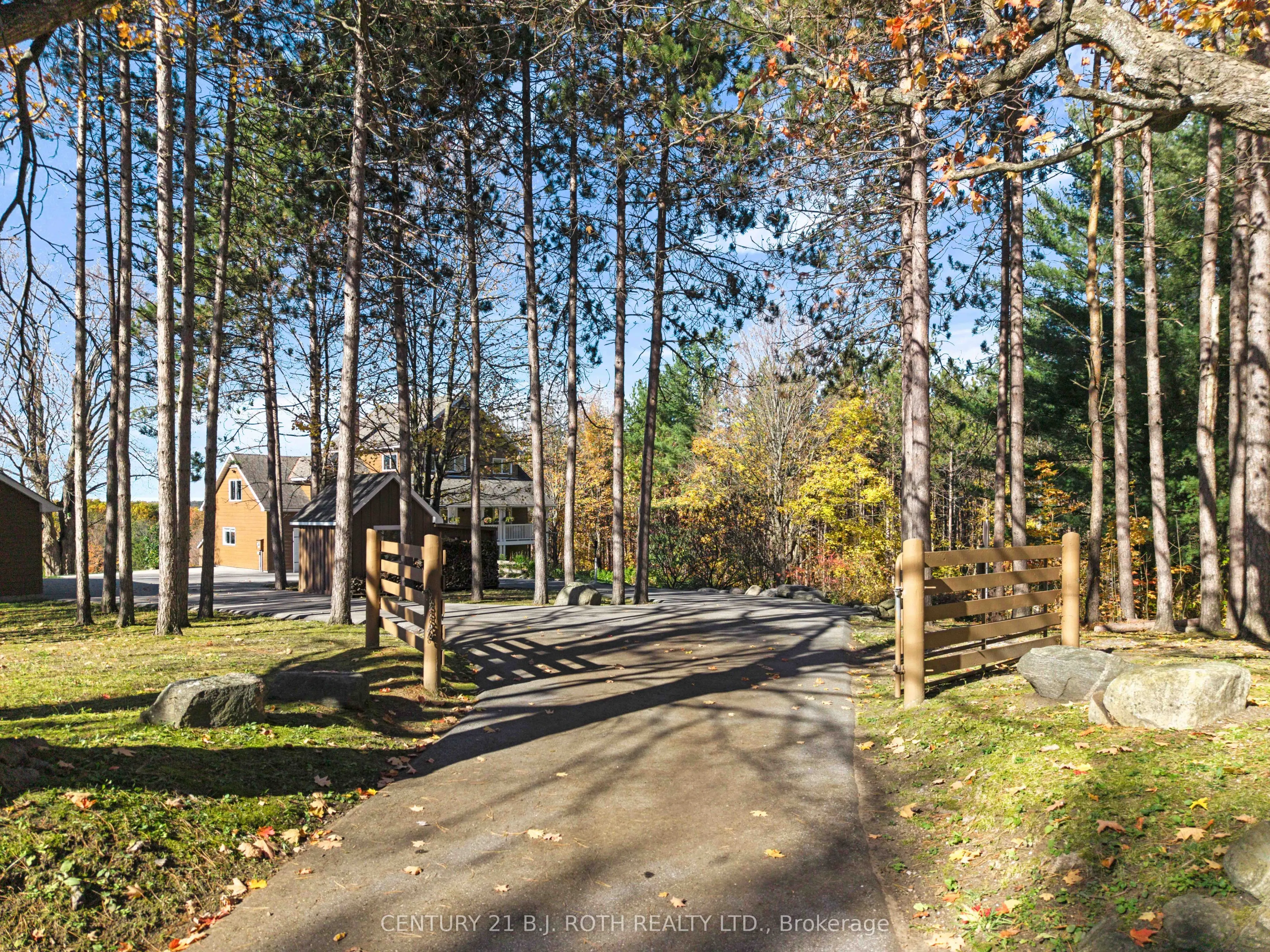 646 MOONSTONE RD W Road