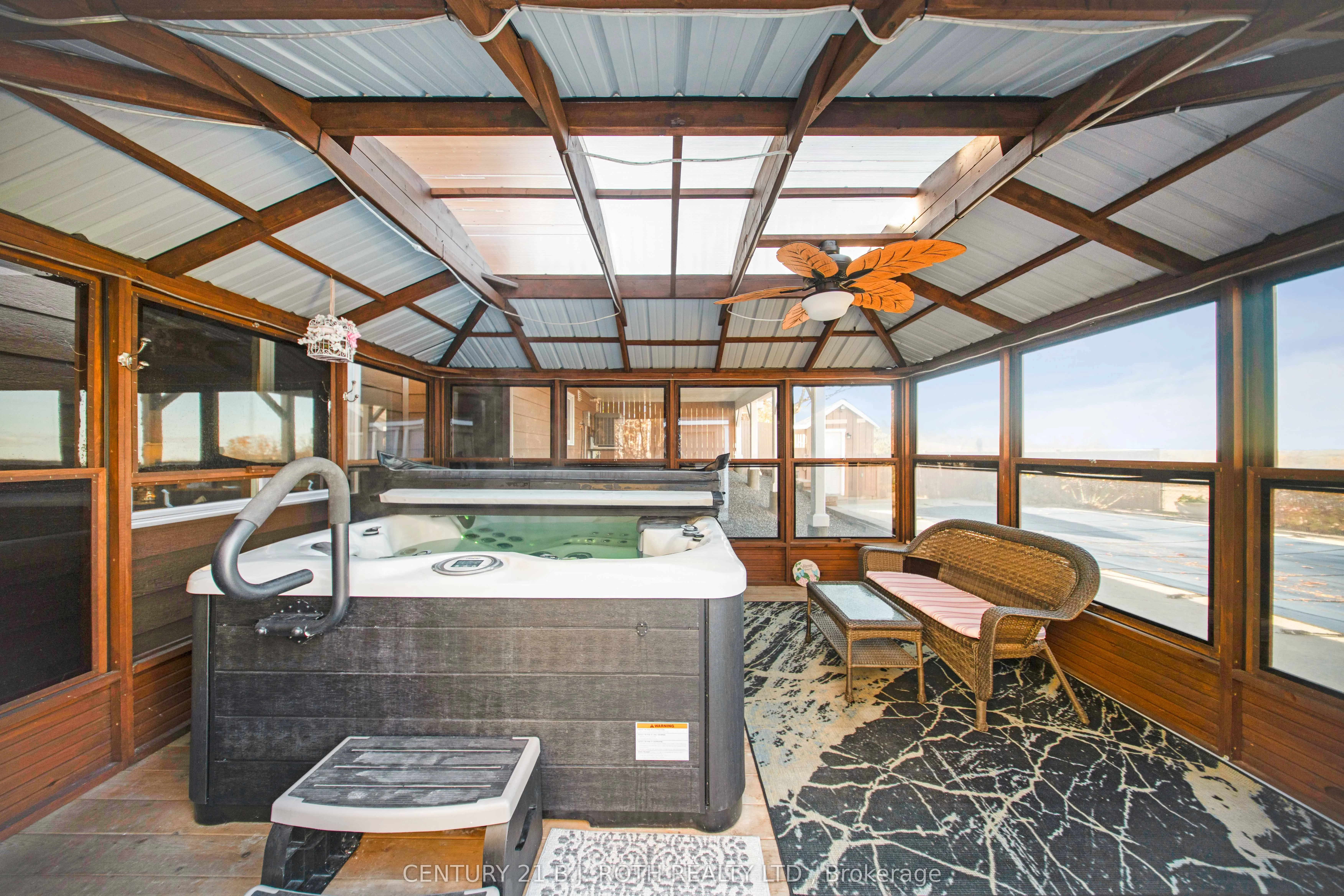 646 MOONSTONE RD W Road