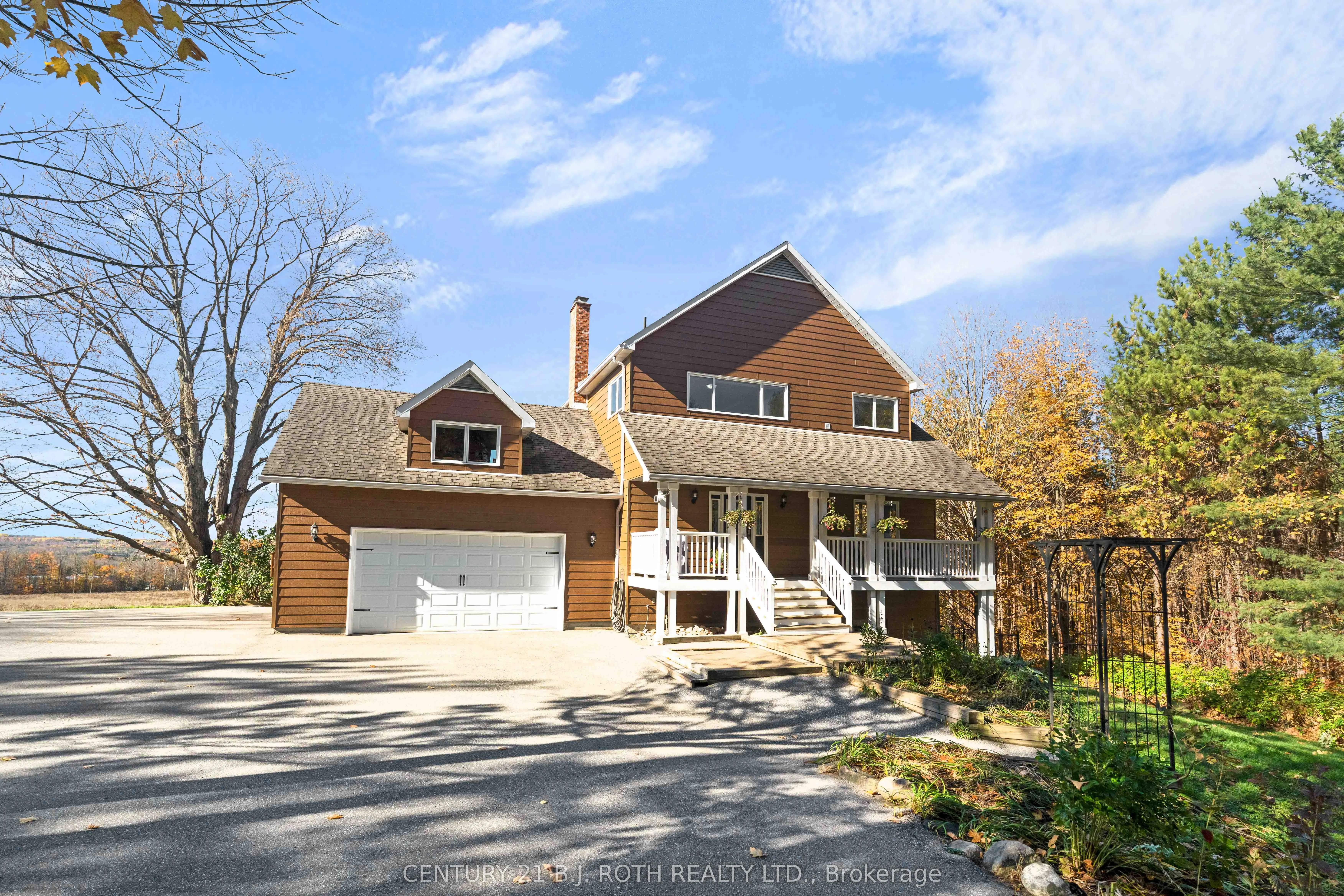 646 MOONSTONE RD W Road