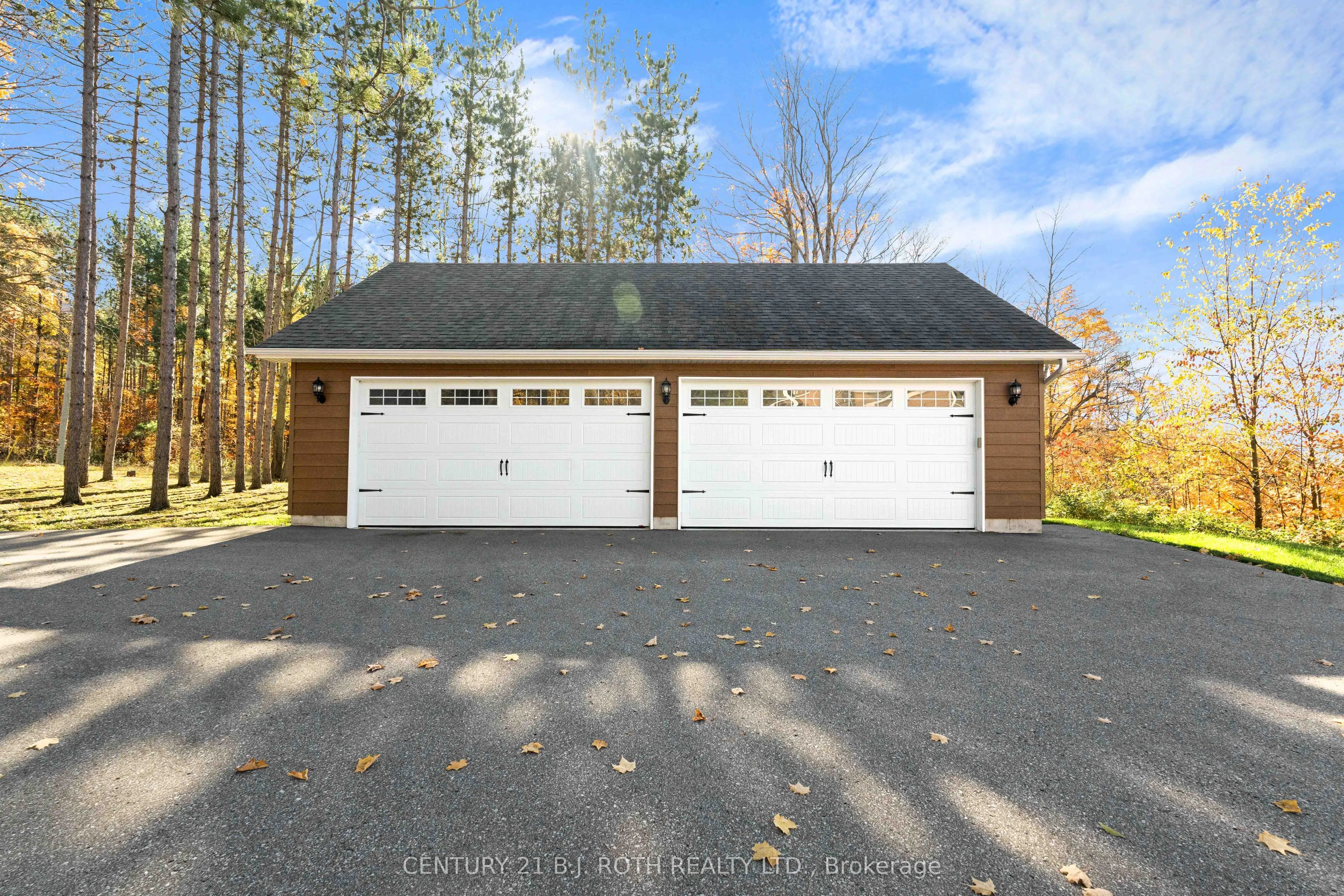 646 MOONSTONE RD W Road