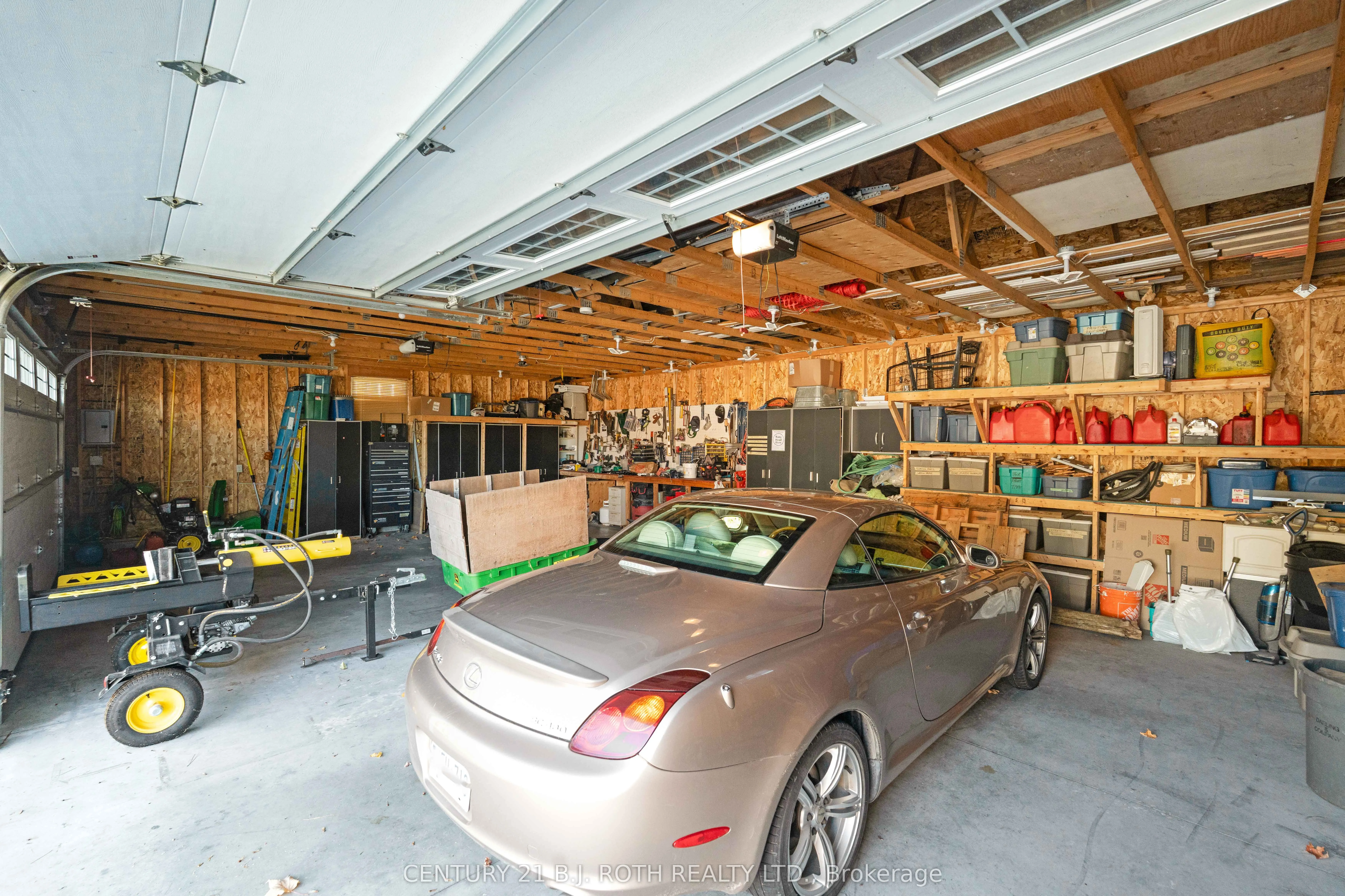 646 MOONSTONE RD W Road