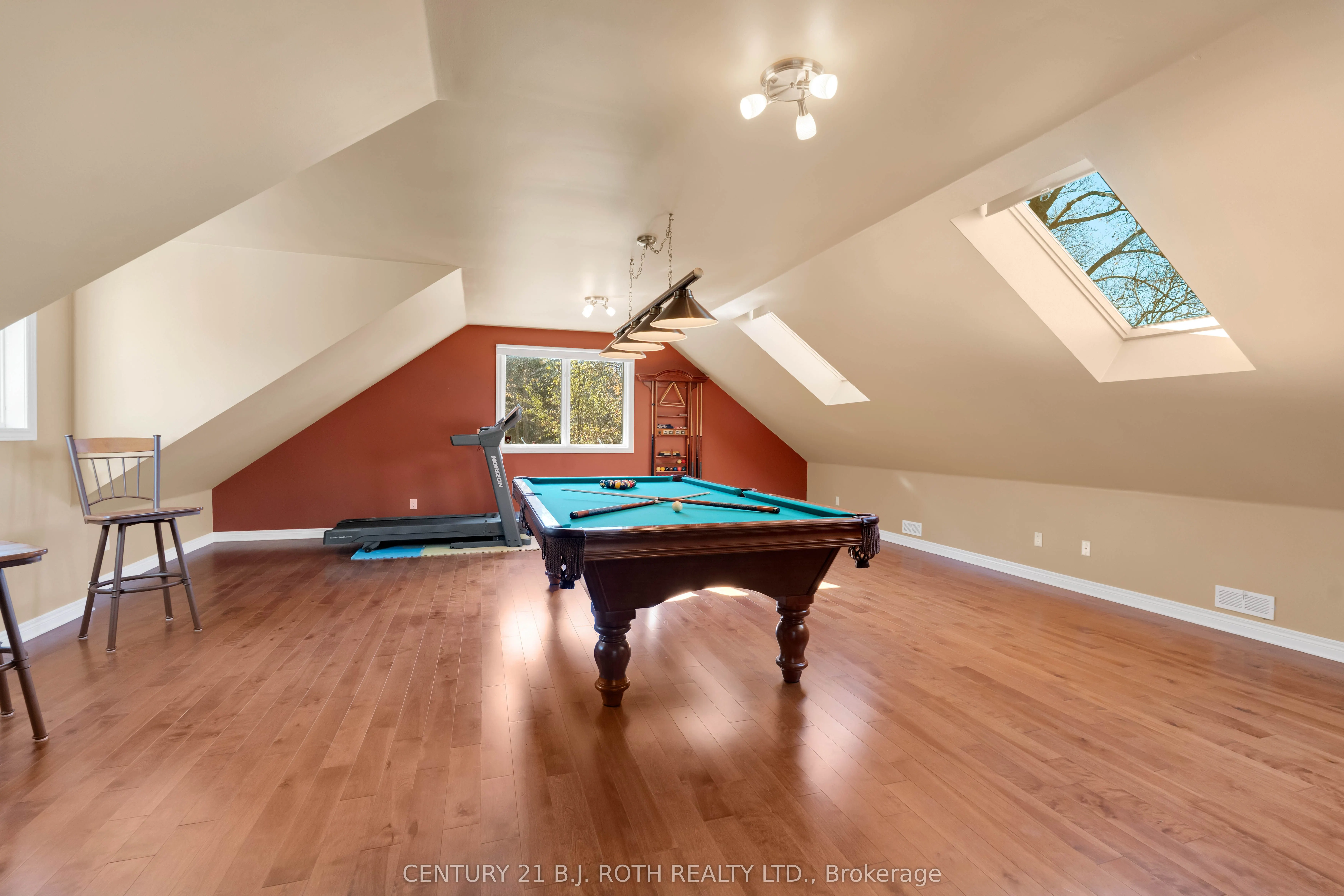 646 MOONSTONE RD W Road