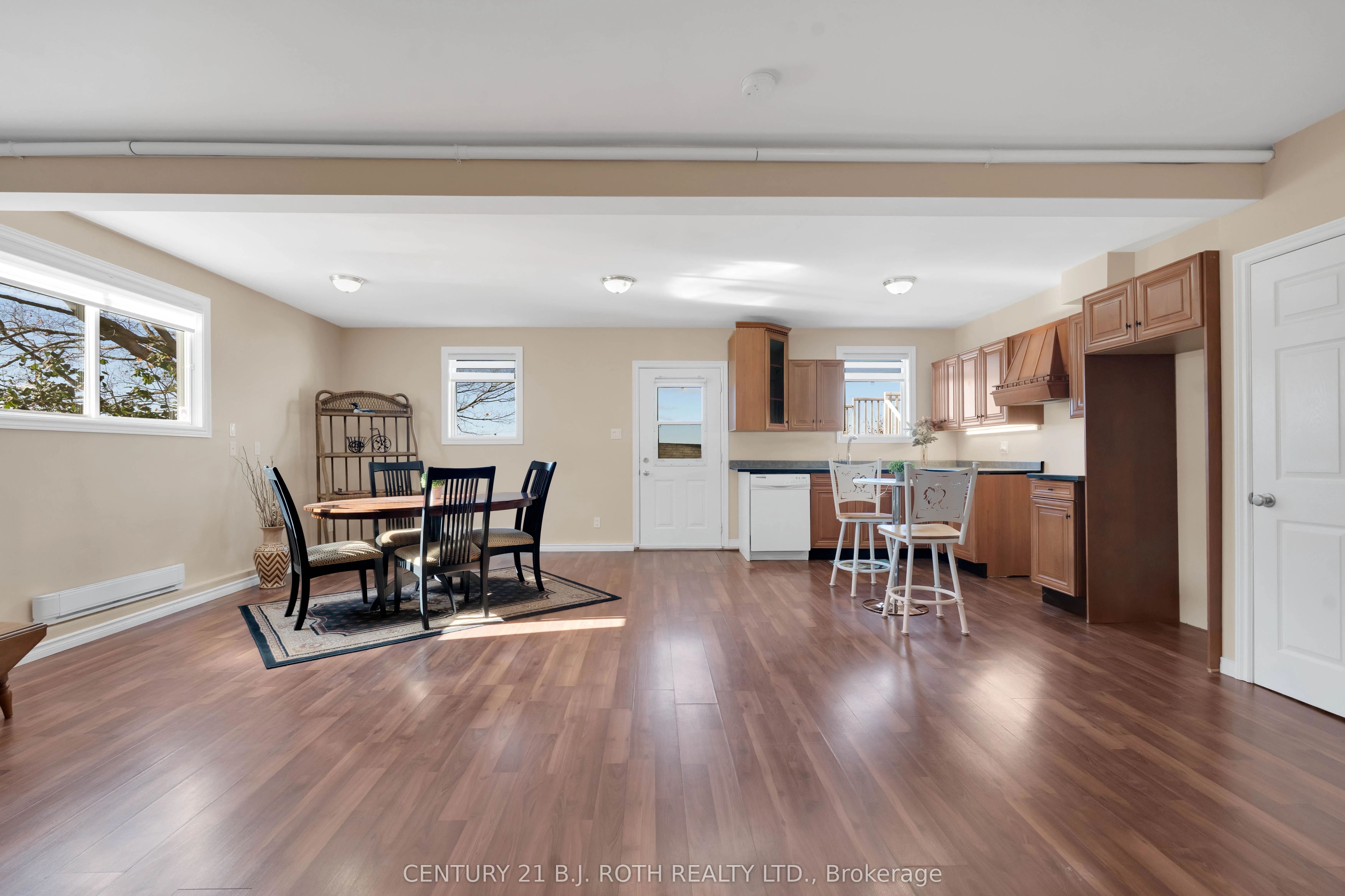 646 MOONSTONE RD W Road