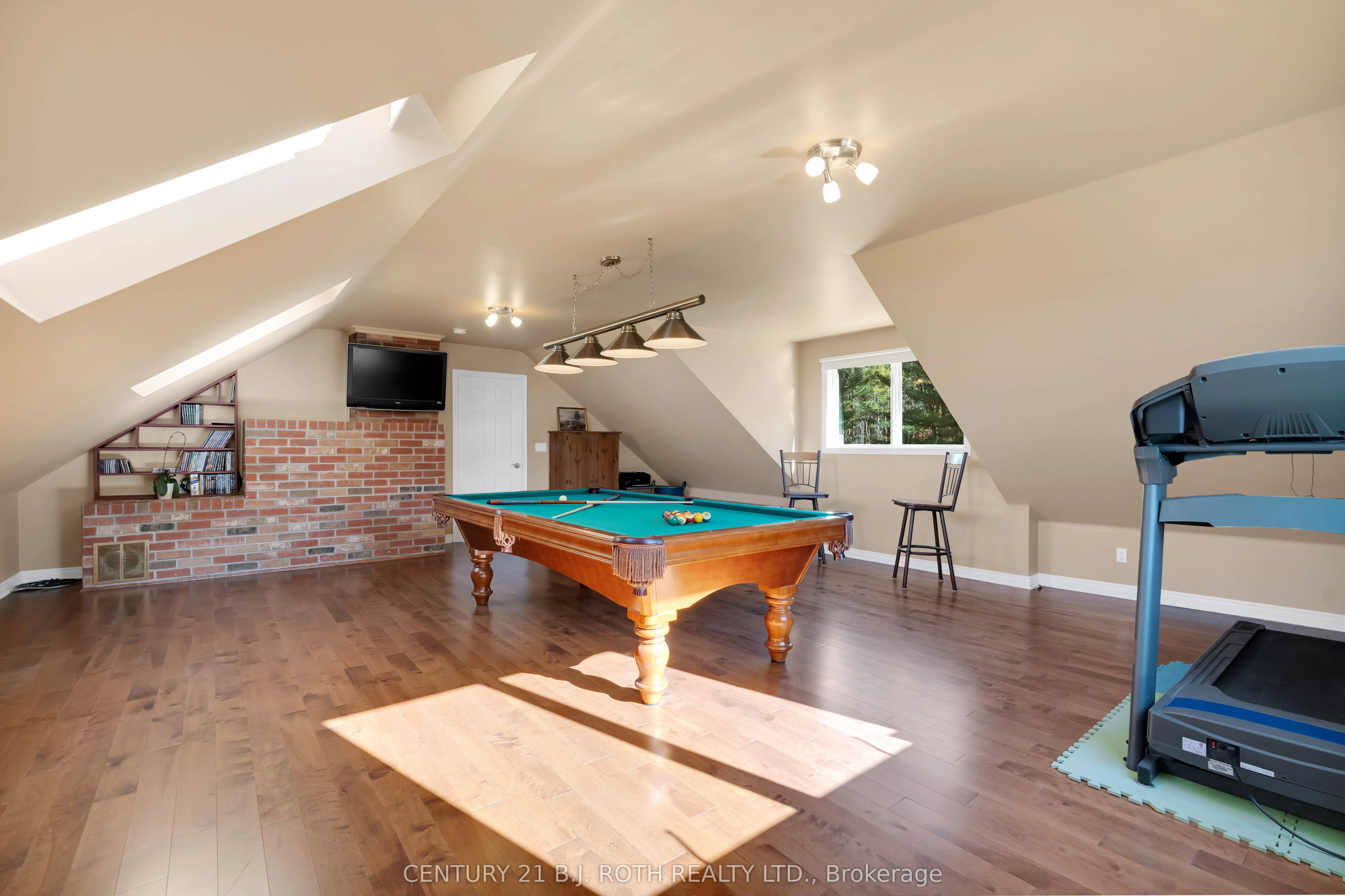 646 MOONSTONE RD W Road