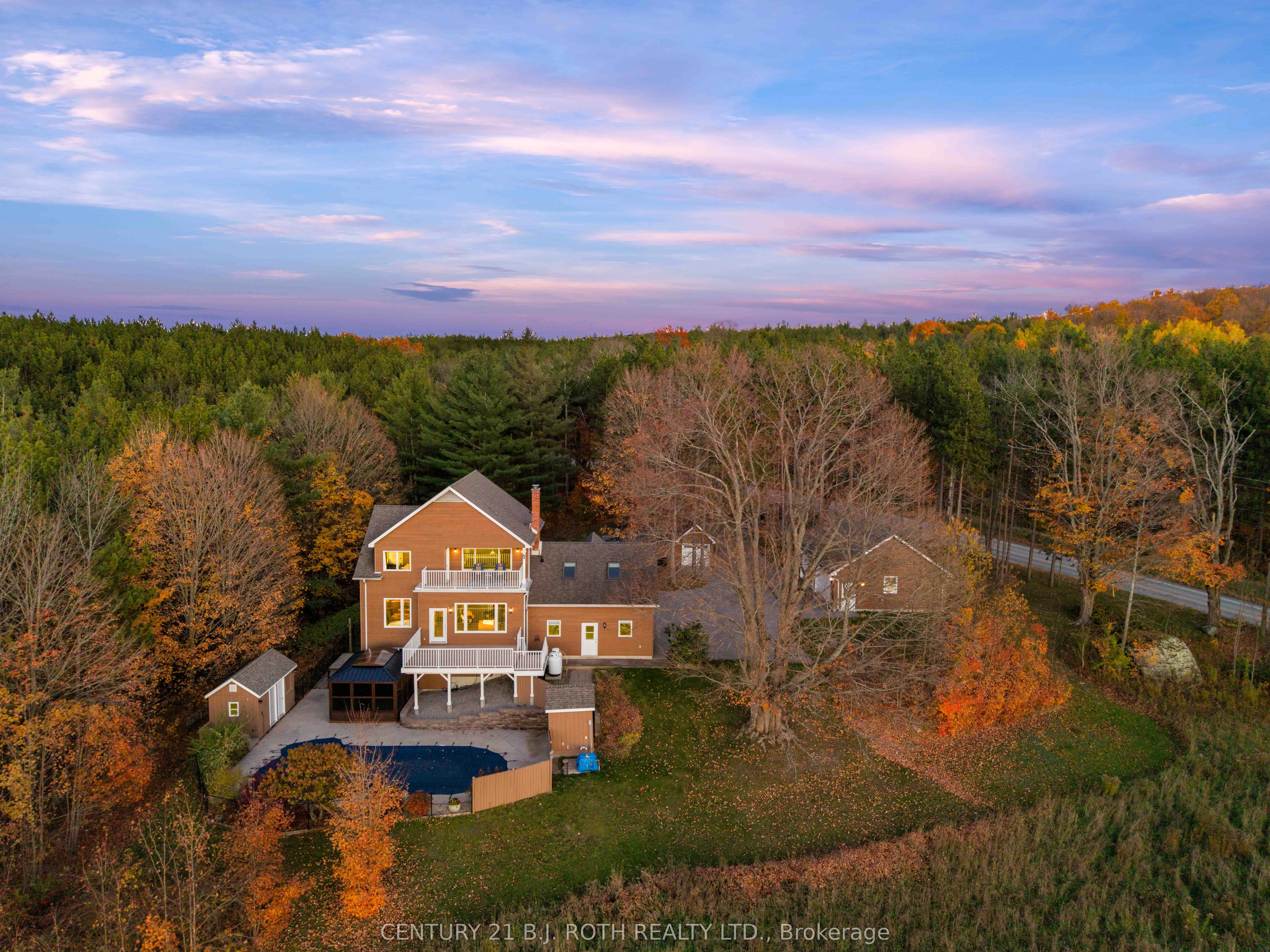 646 MOONSTONE RD W Road