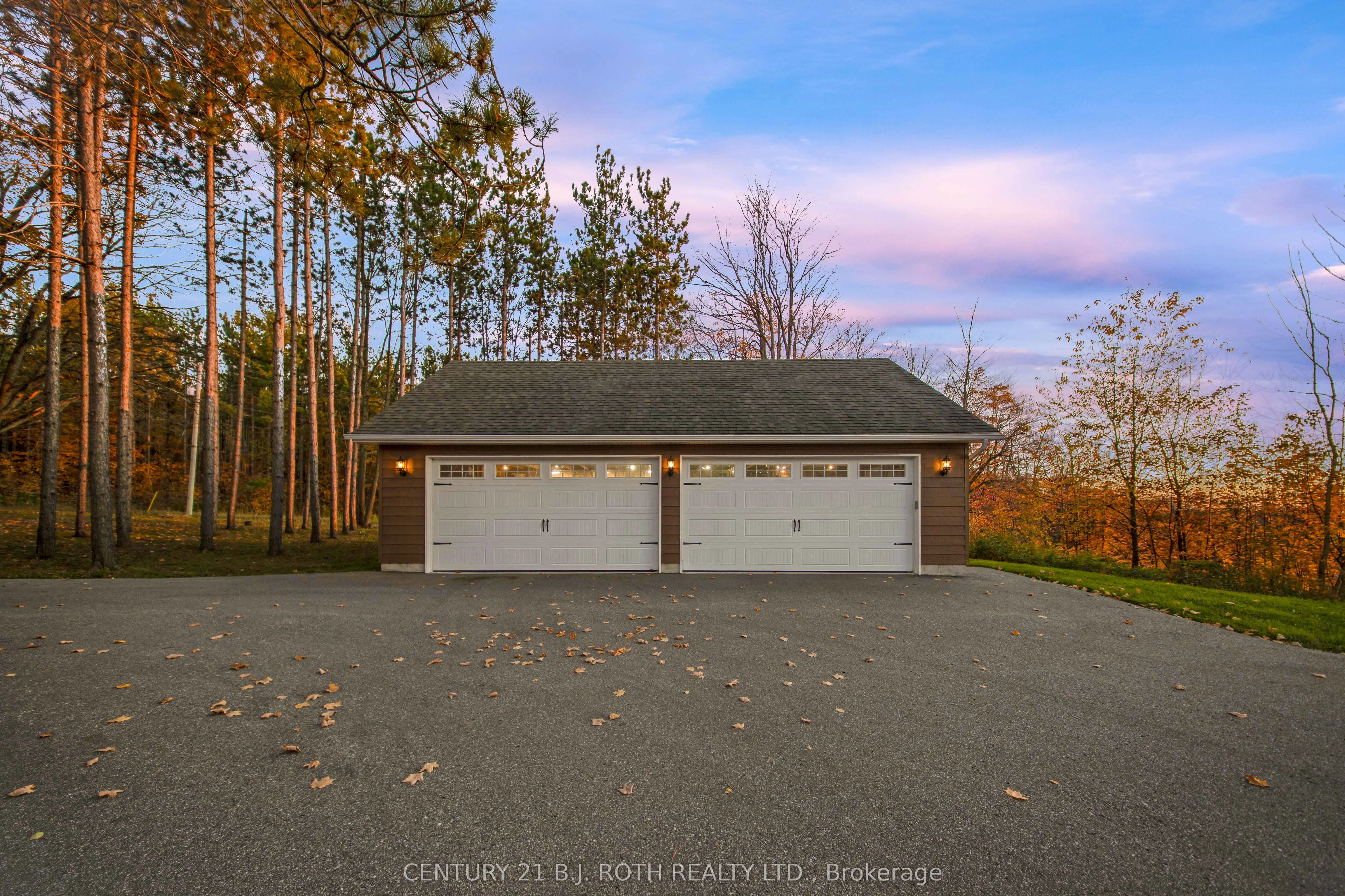 646 MOONSTONE RD W Road