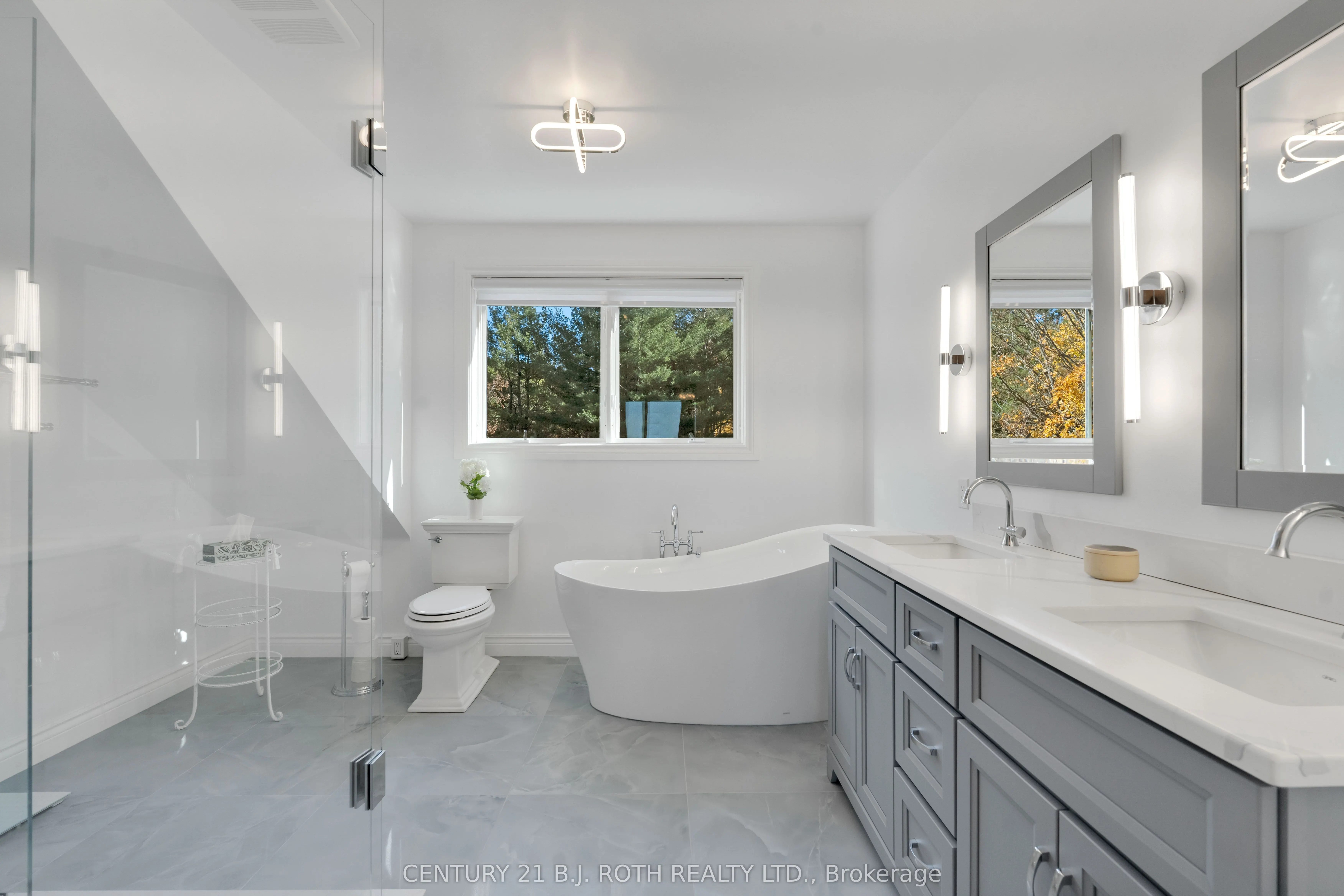 646 MOONSTONE RD W Road