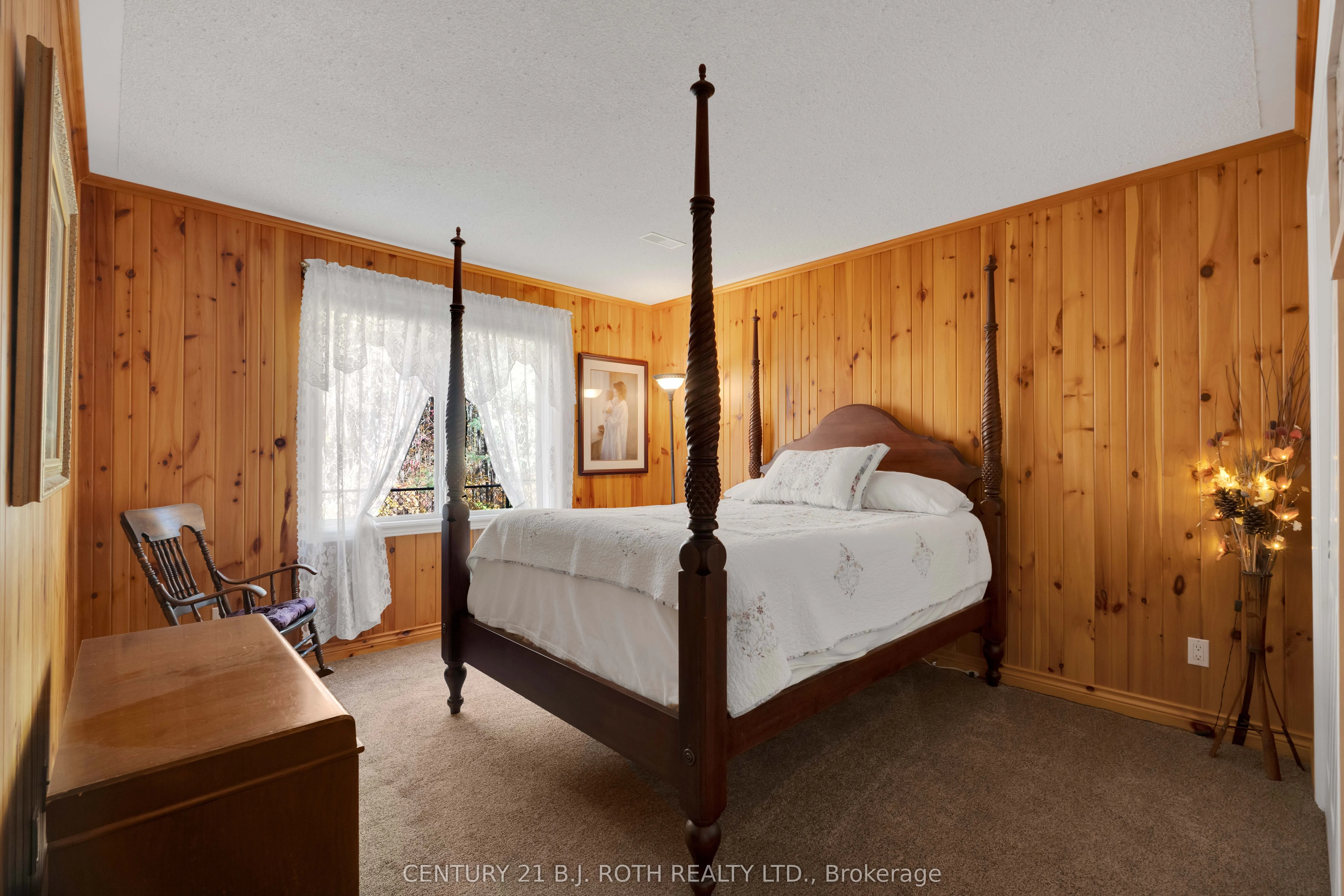 646 MOONSTONE RD W Road