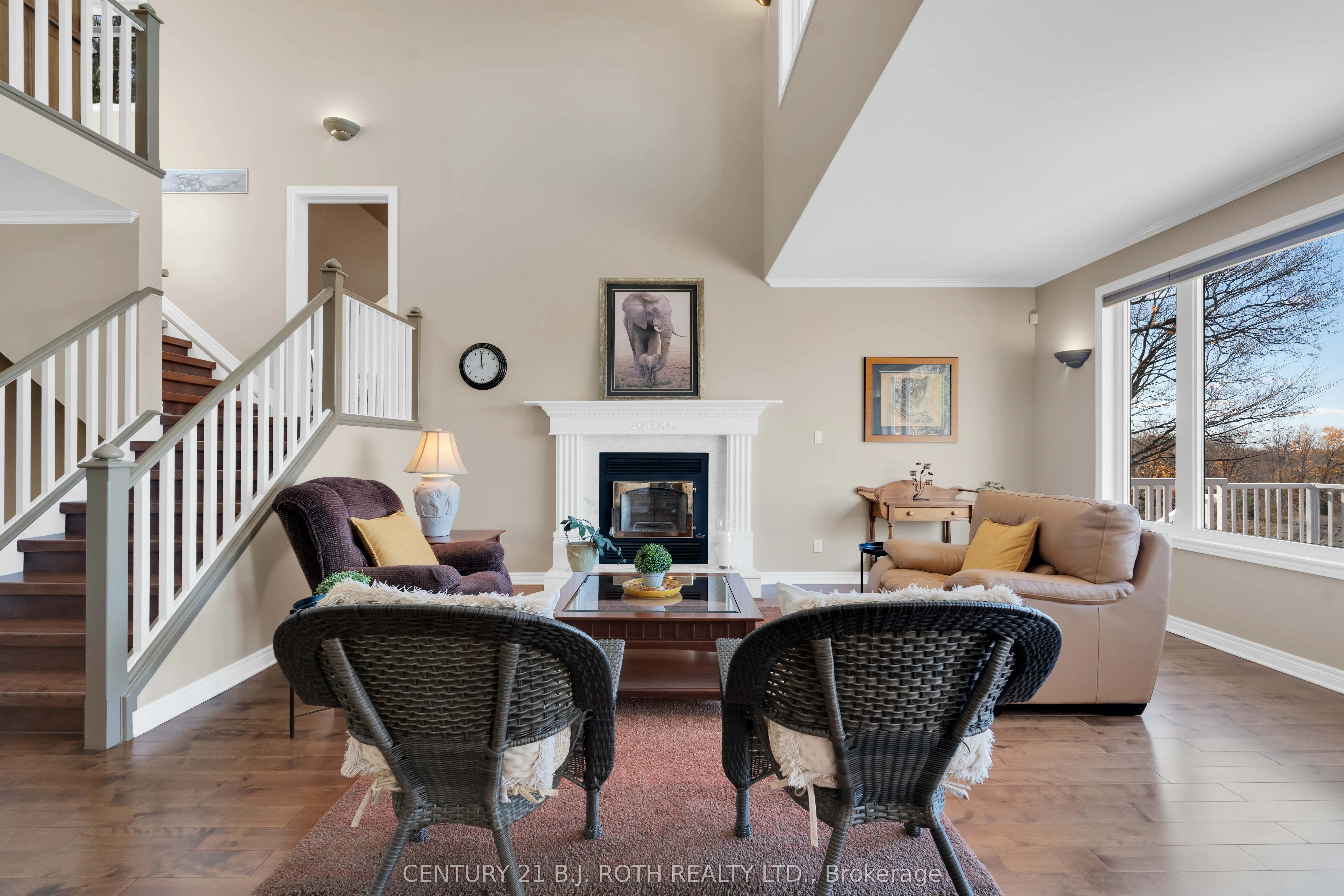 646 MOONSTONE RD W Road