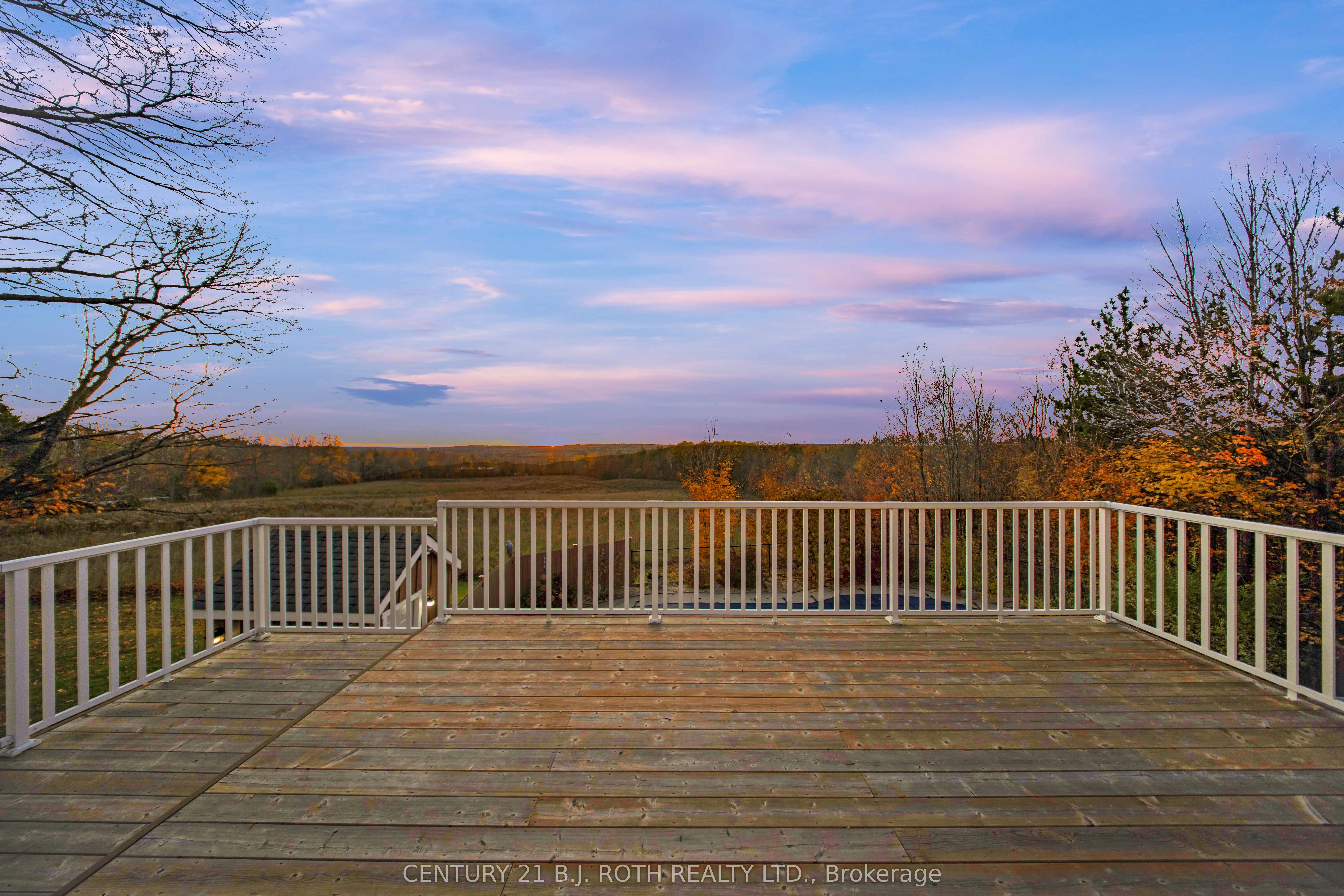 646 MOONSTONE RD W Road