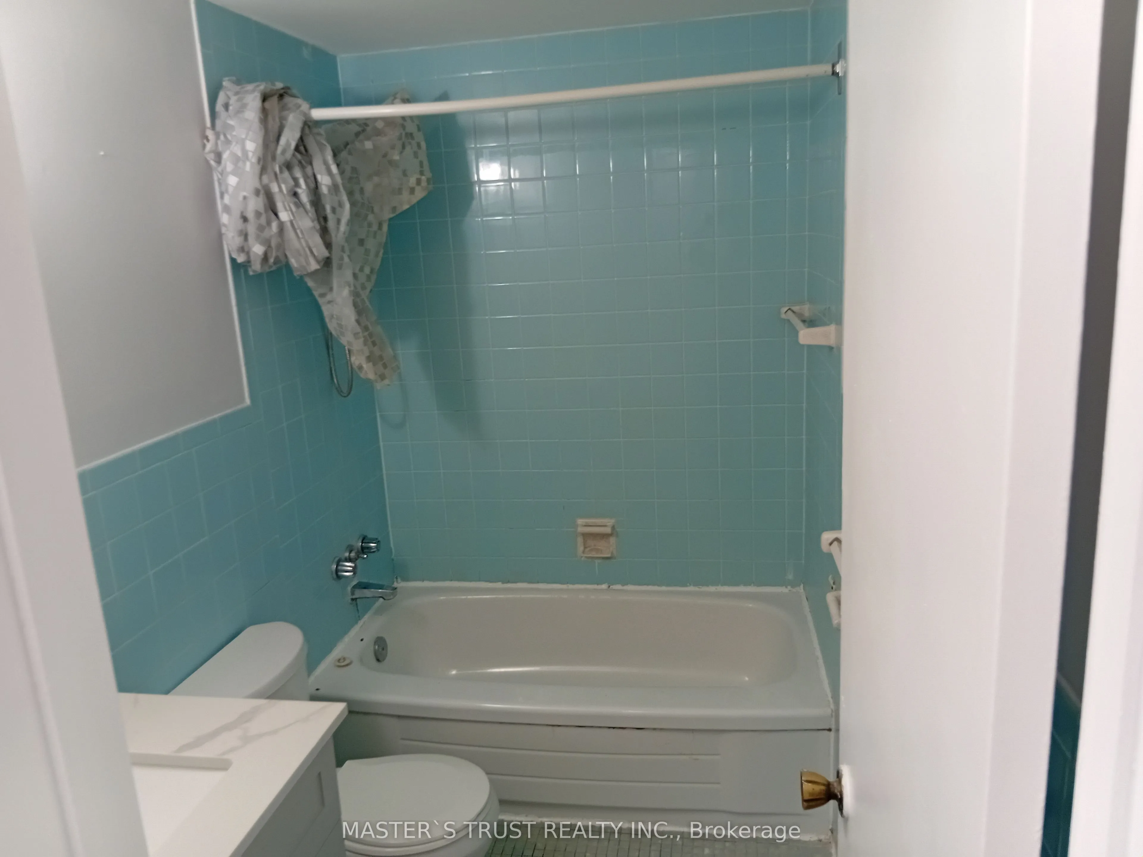 190 Borland Street E, #1