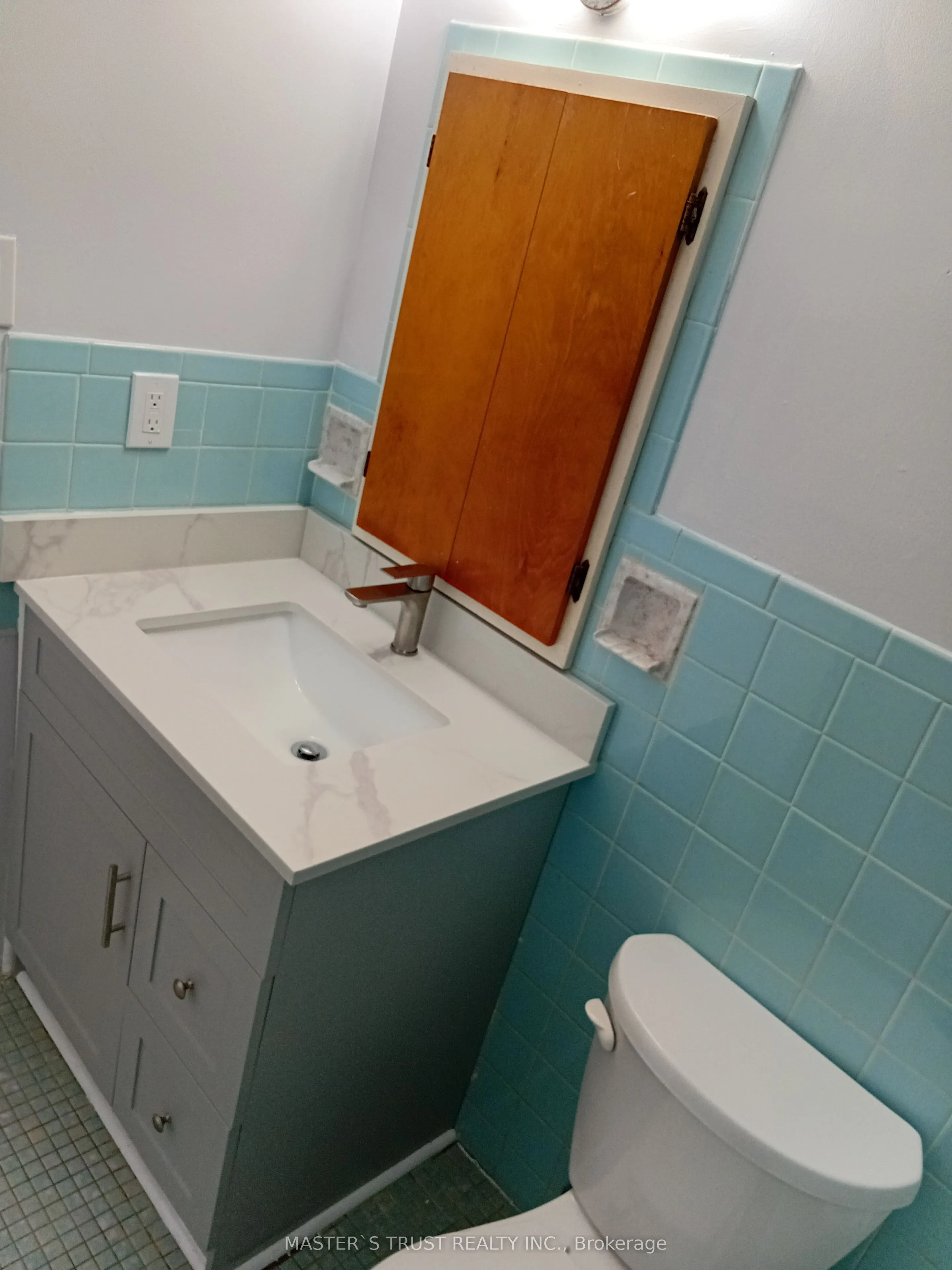 190 Borland Street E, #1