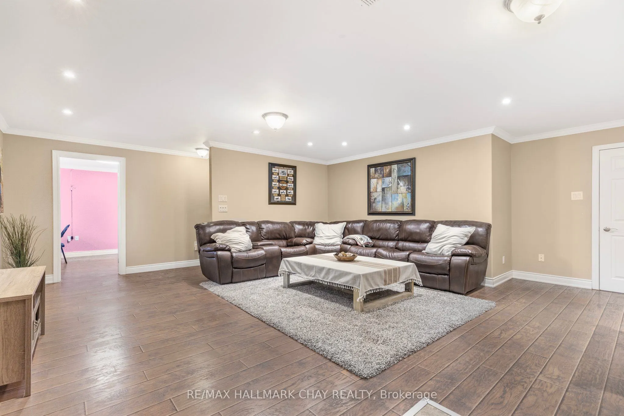 1256 Rainbow Valley Road W