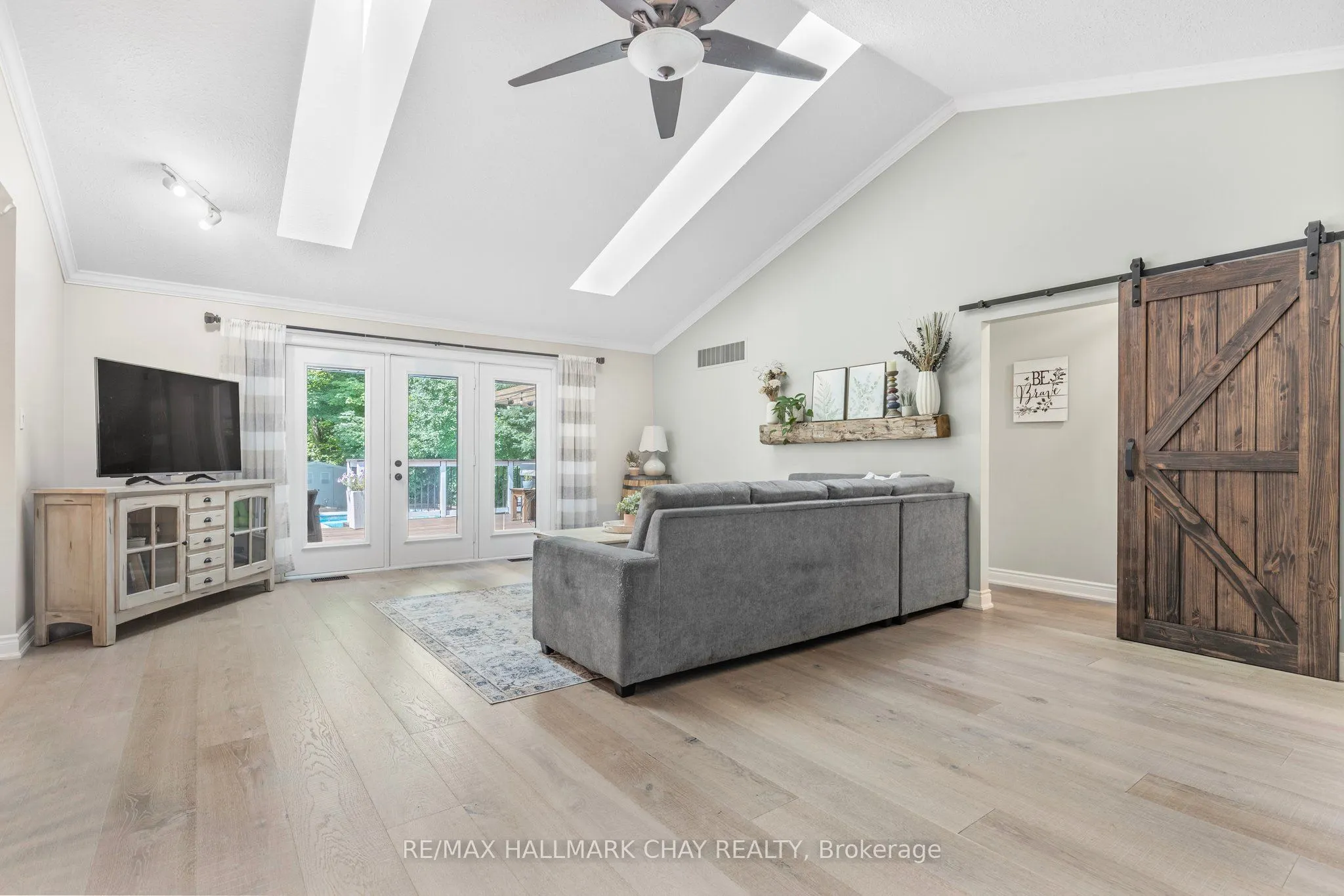 1256 Rainbow Valley Road W