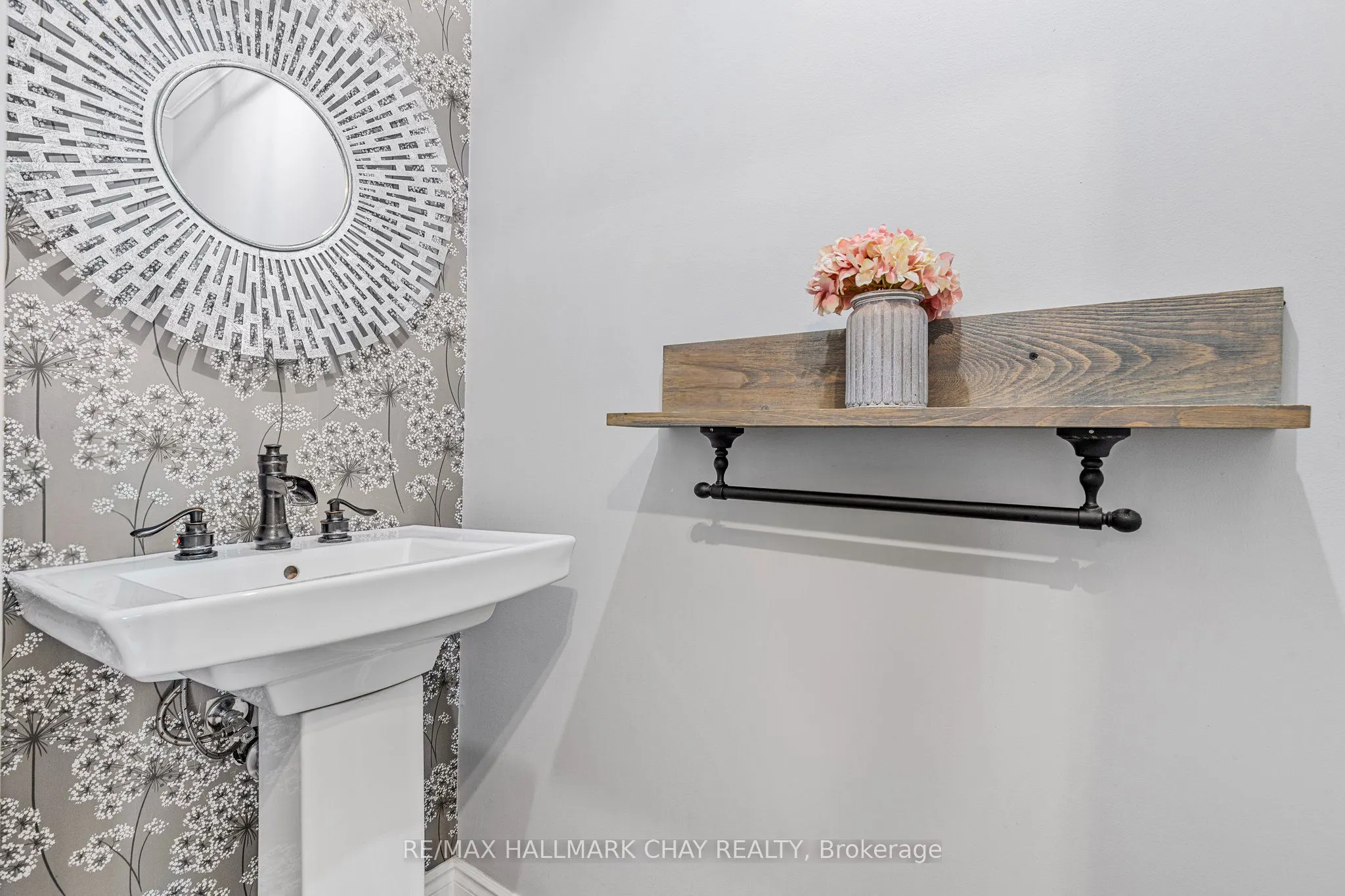 1256 Rainbow Valley Road W