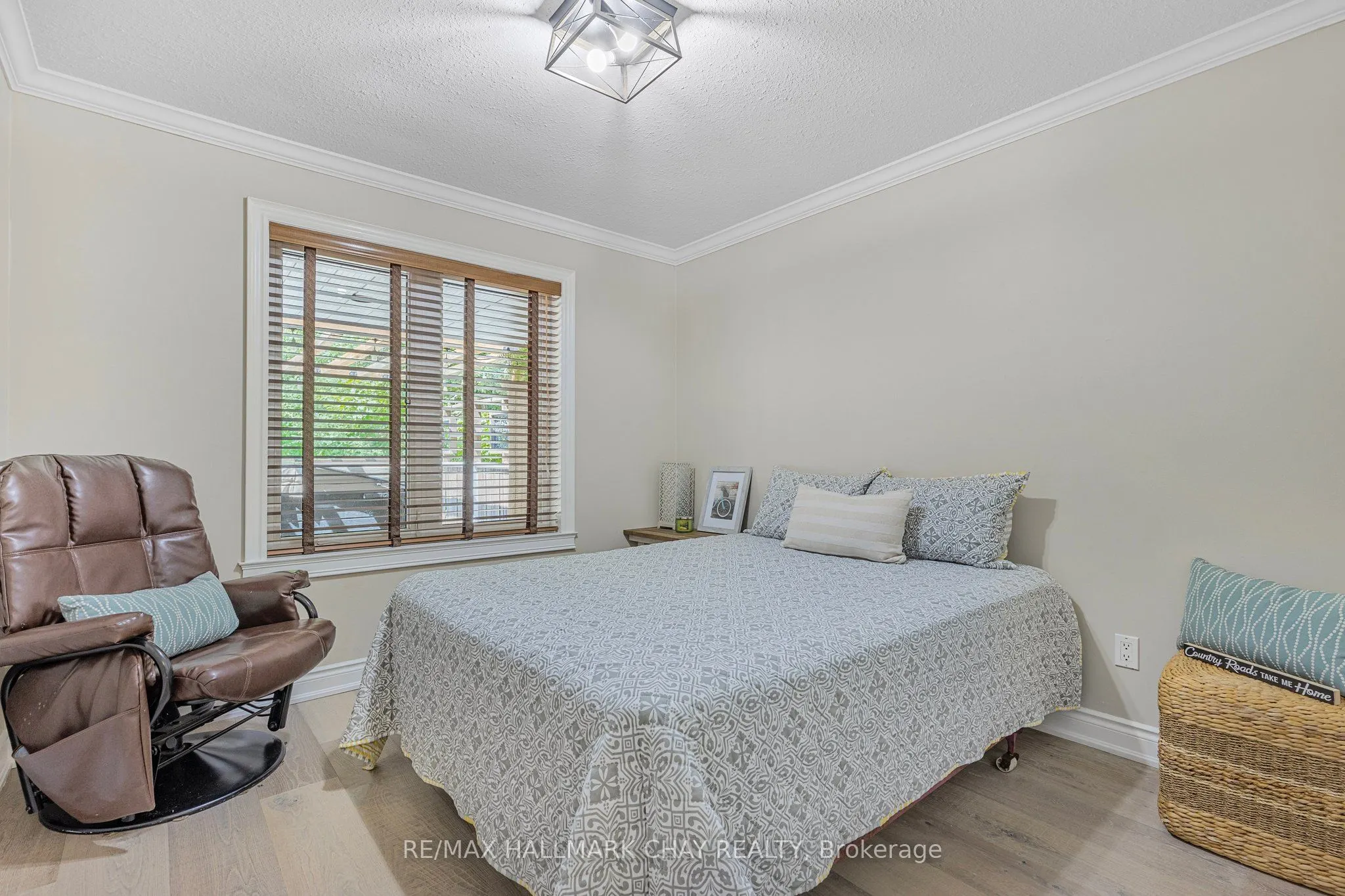 1256 Rainbow Valley Road W