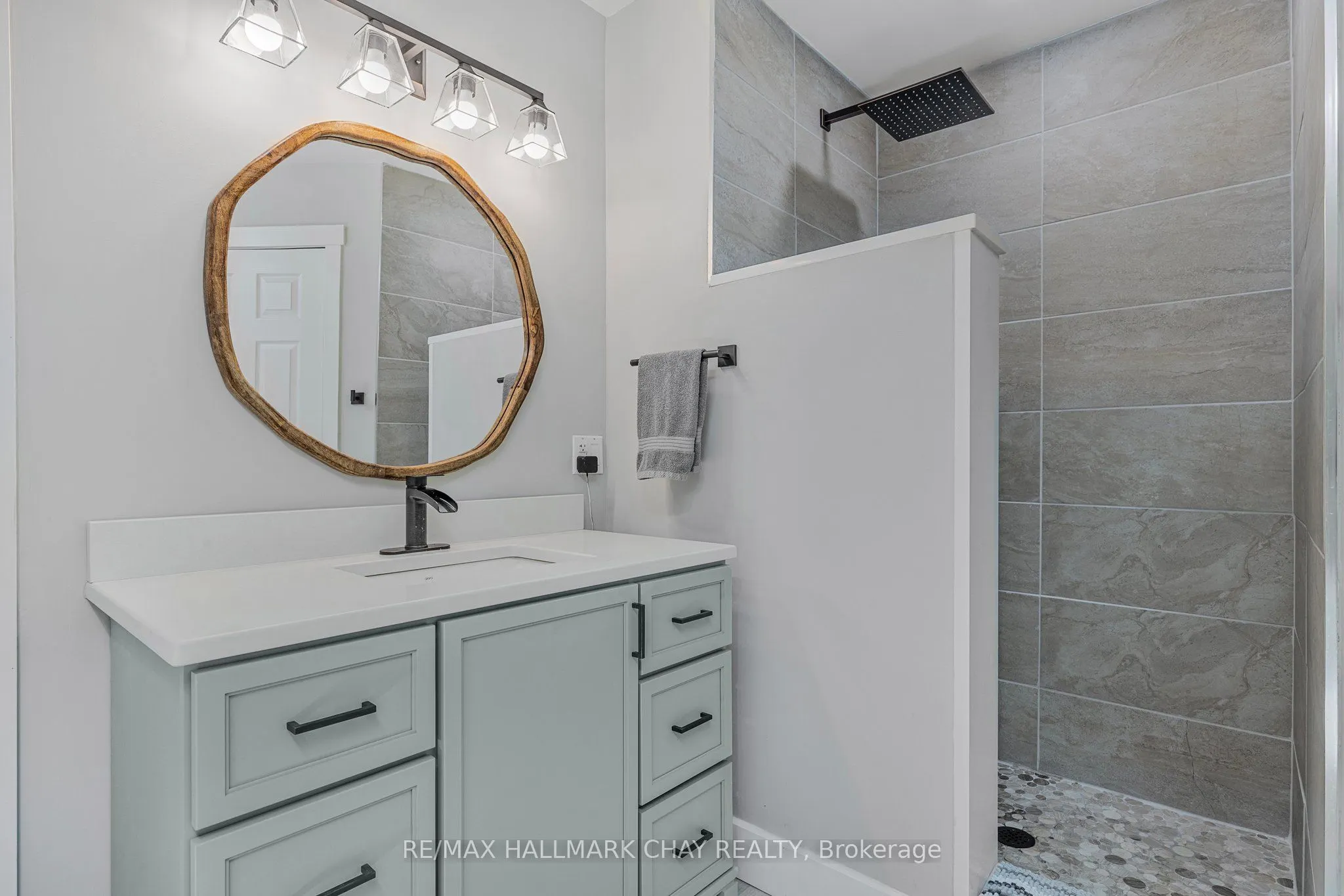 1256 Rainbow Valley Road W