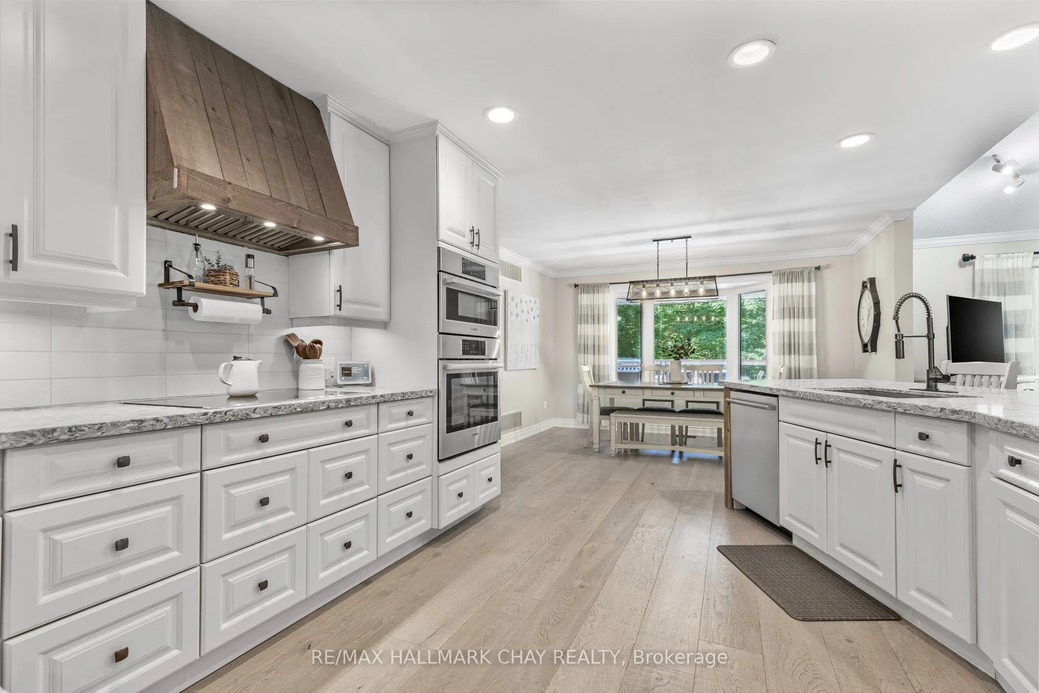 1256 Rainbow Valley Road W