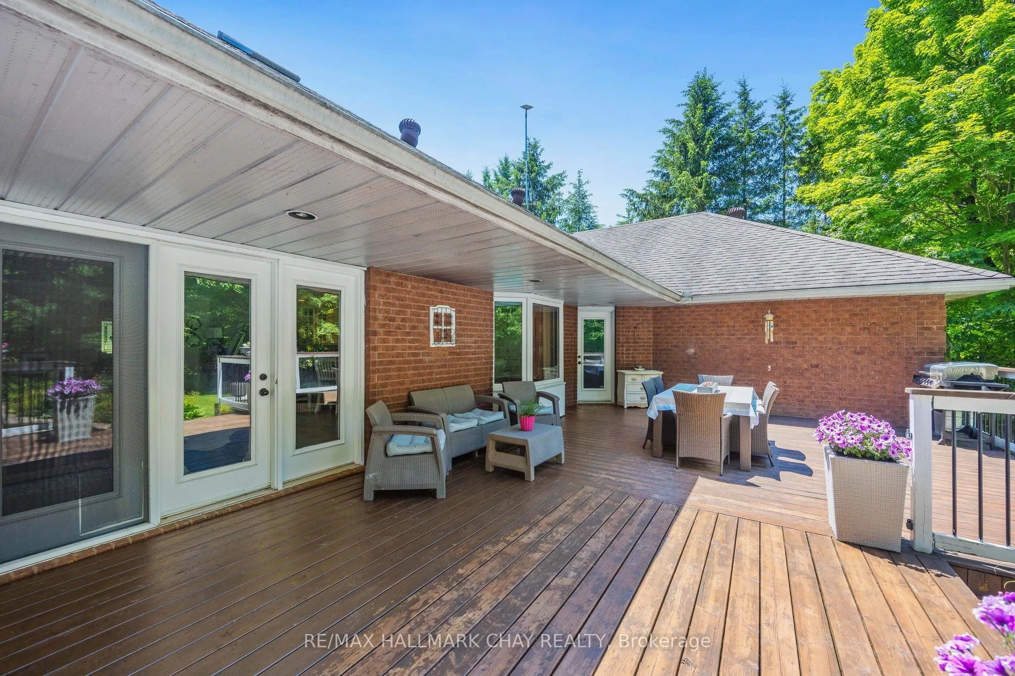 1256 Rainbow Valley Road W