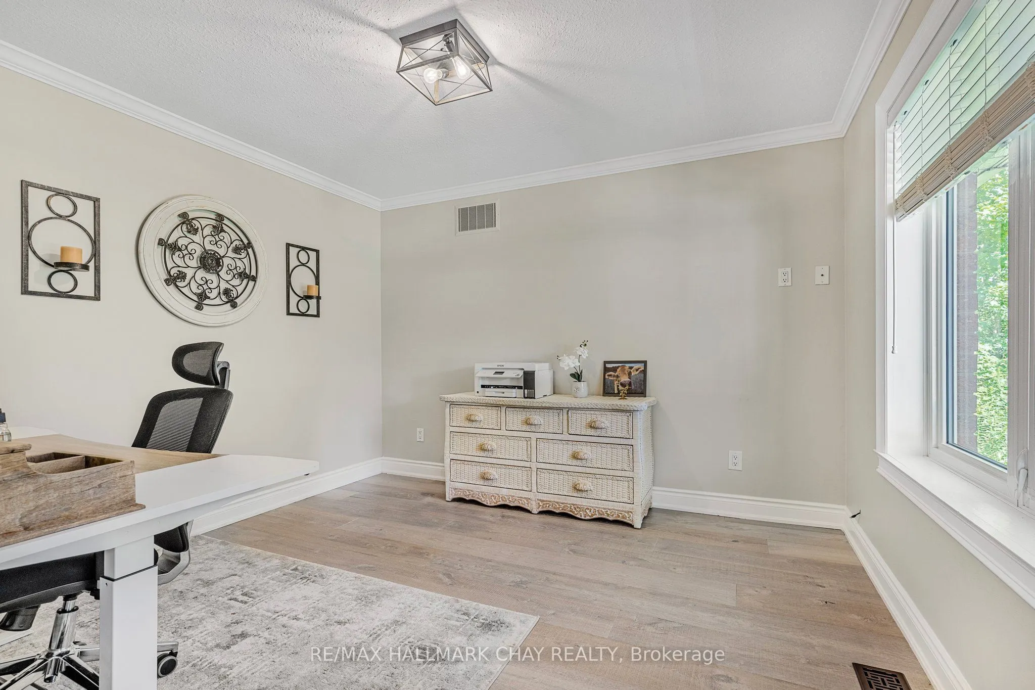 1256 Rainbow Valley Road W