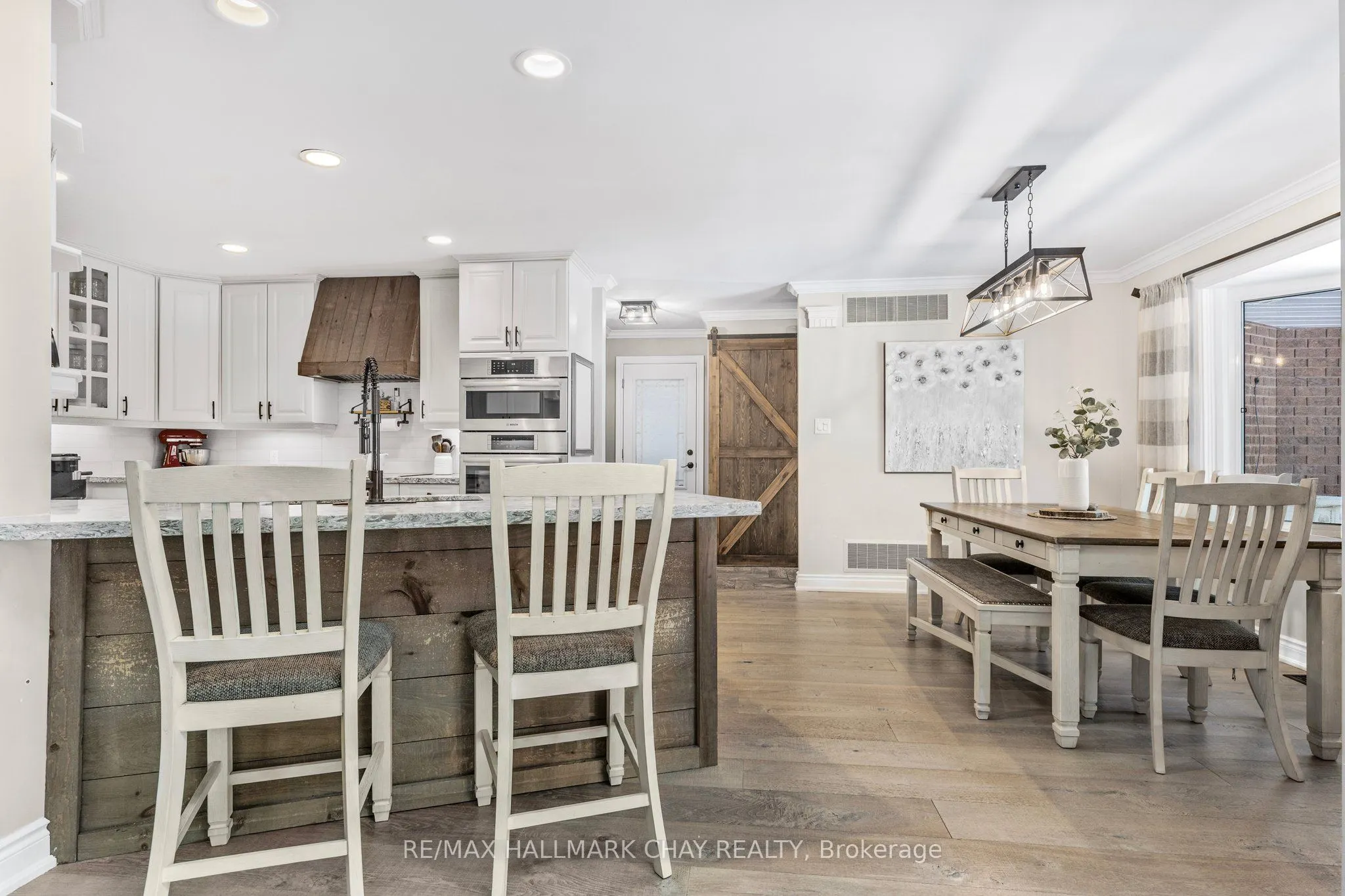 1256 Rainbow Valley Road W